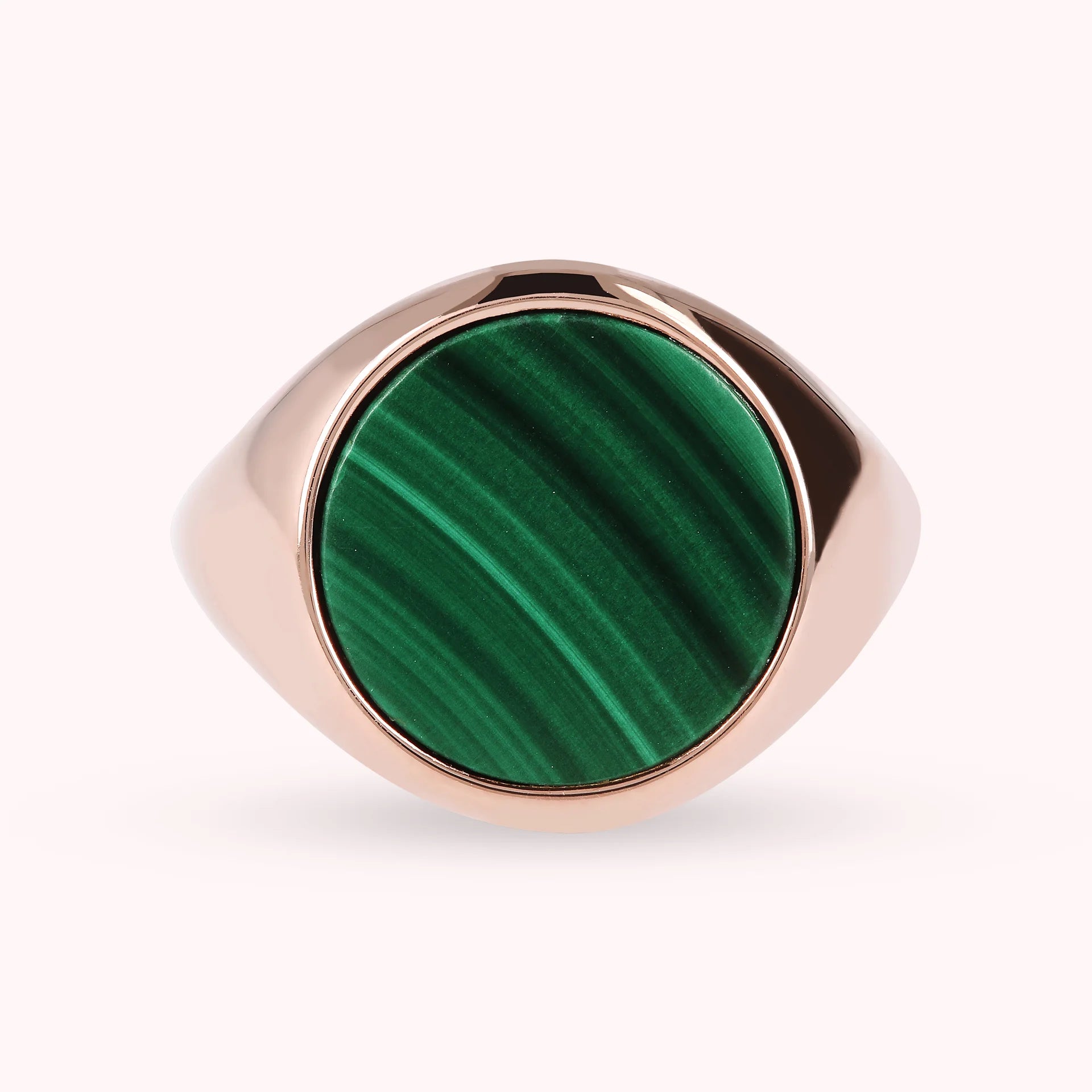 Kleiner Chevalier-Ring mit flachem Naturstein  