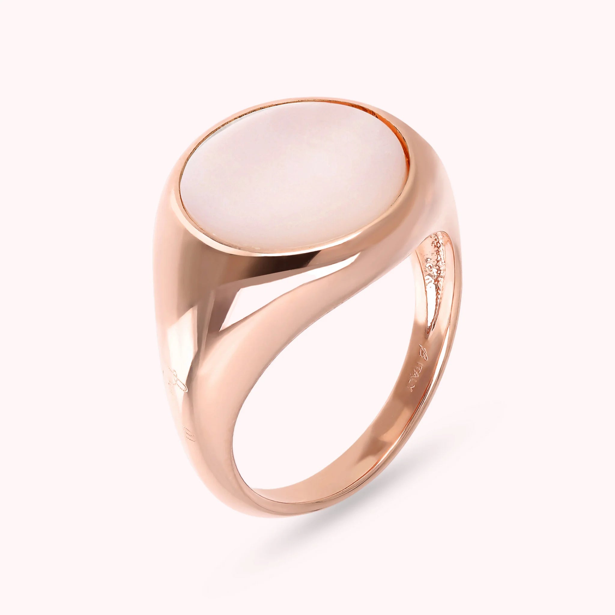 Kleiner Chevalier-Ring mit flachem Naturstein  