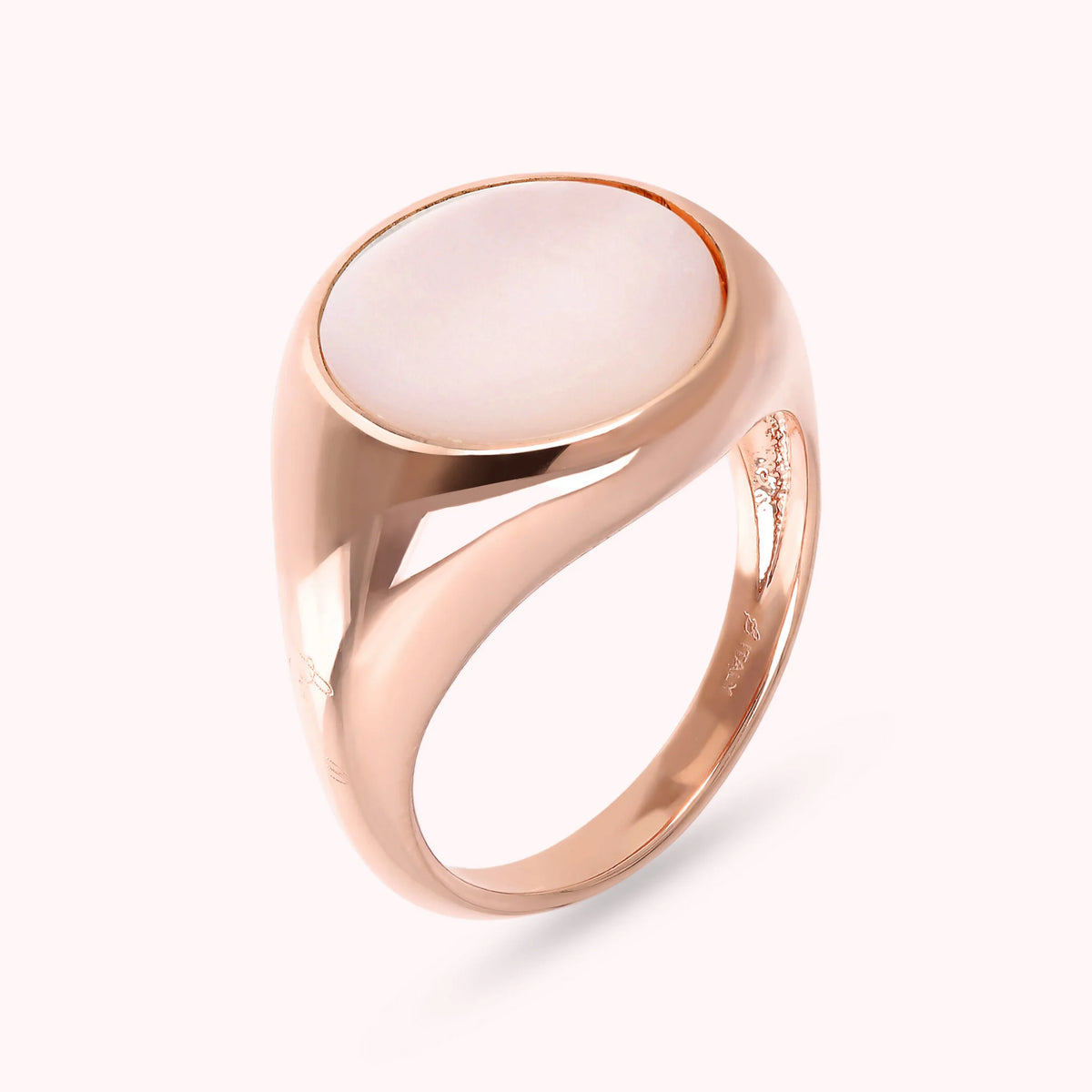 Petite bague chevalière avec pierre naturelle plate