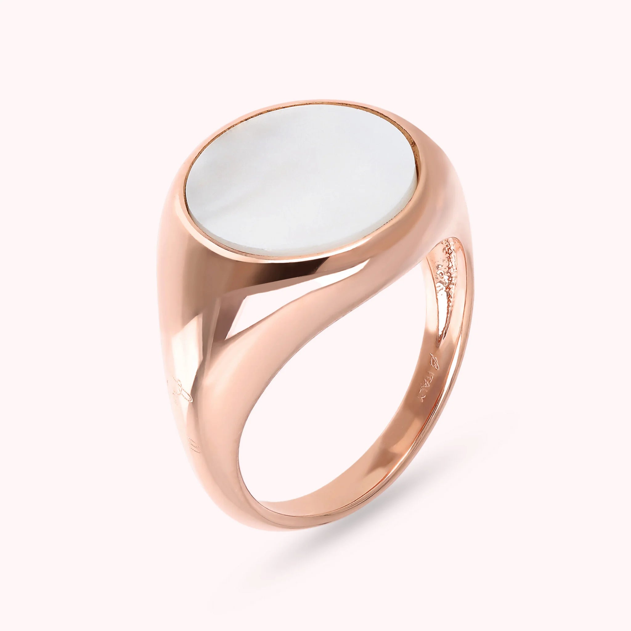 Kleiner Chevalier-Ring mit flachem Naturstein  