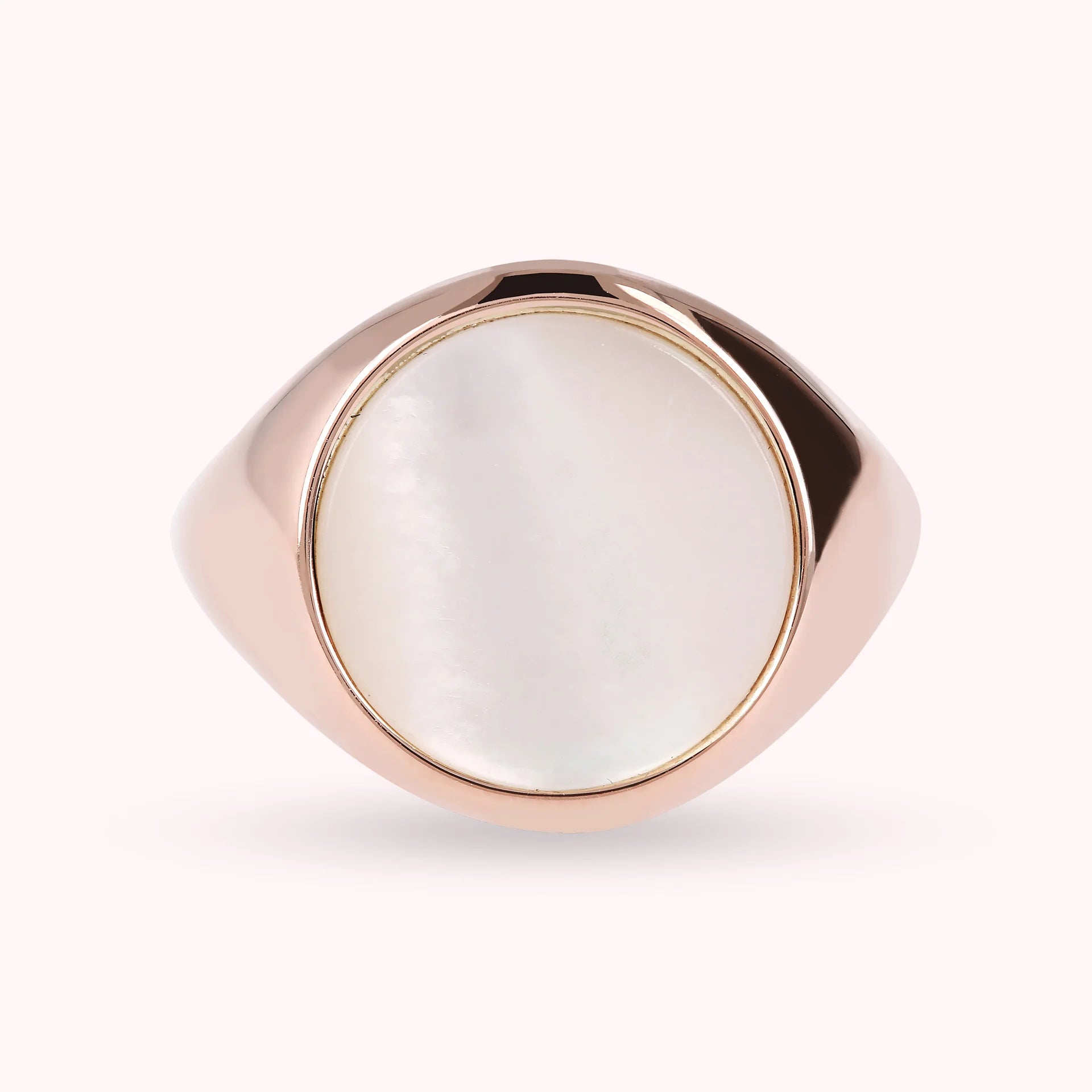 Kleiner Chevalier-Ring mit flachem Naturstein  