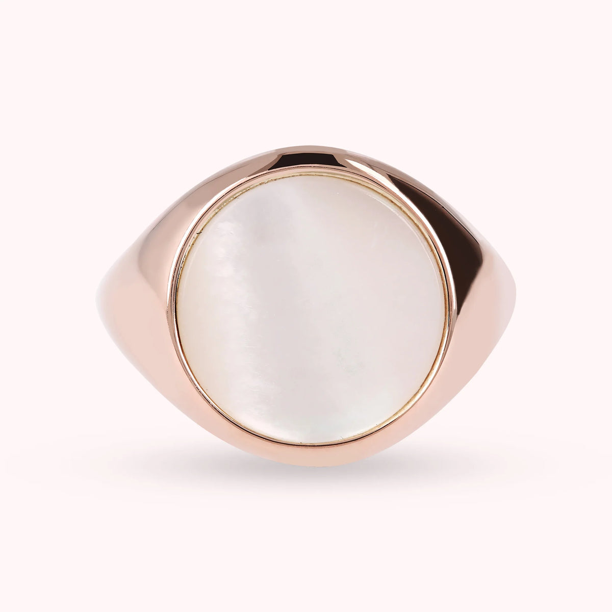 Petite bague chevalière avec pierre naturelle plate