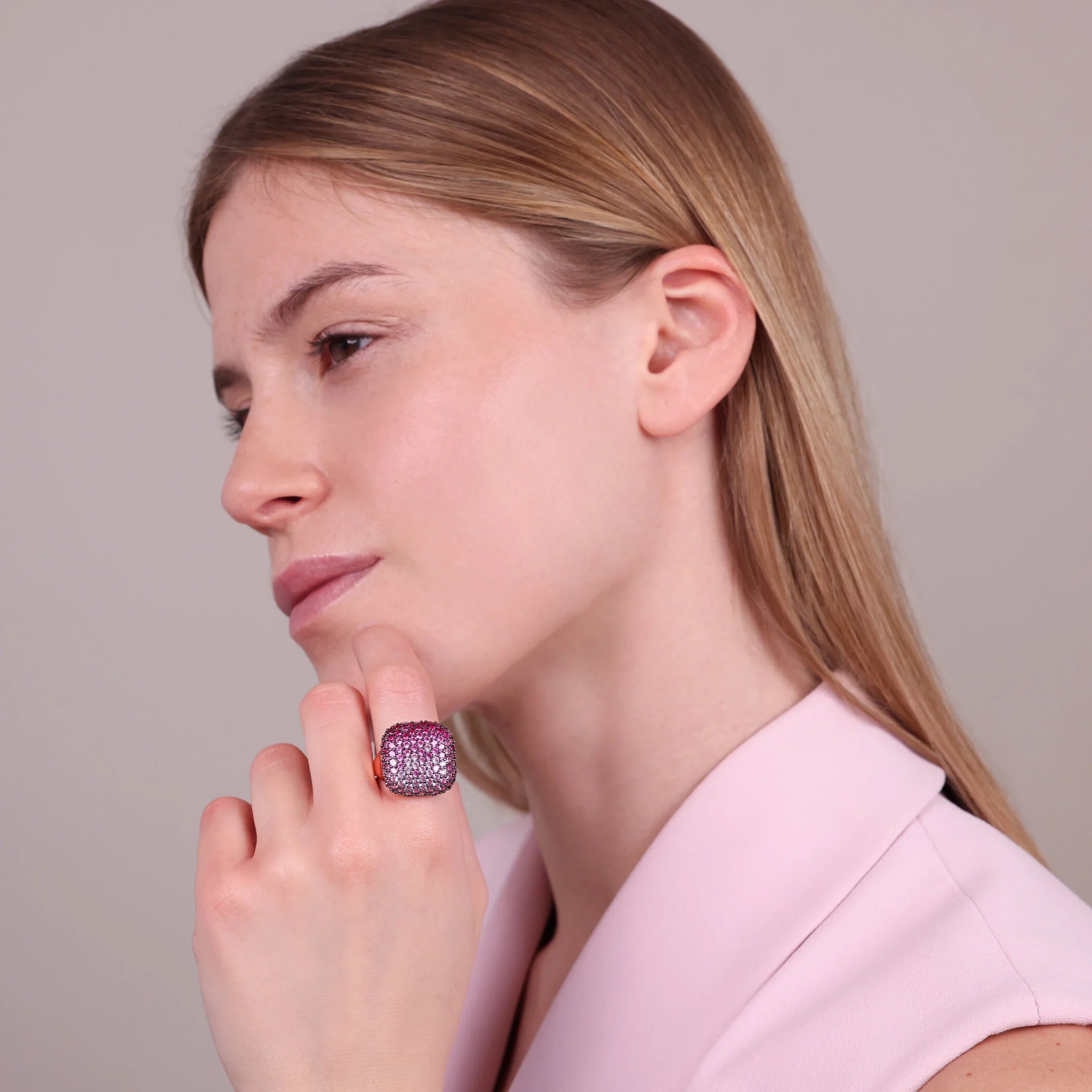 Anello Chevalier Quadrato con Pavé in Cubic Zirconia