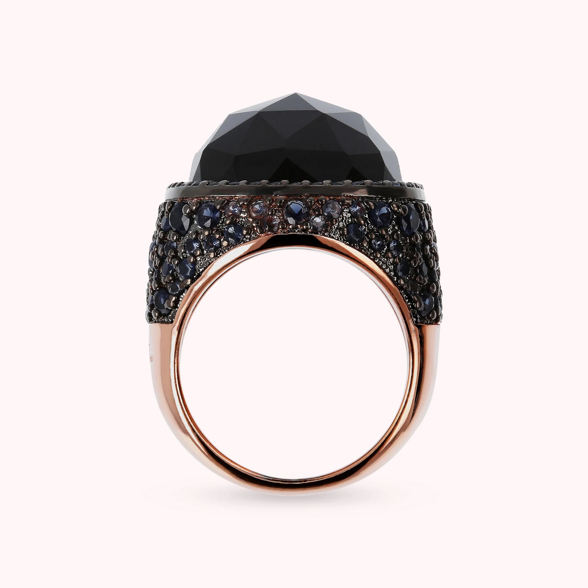 Anello Chevalier con Onice Nero e Pavé