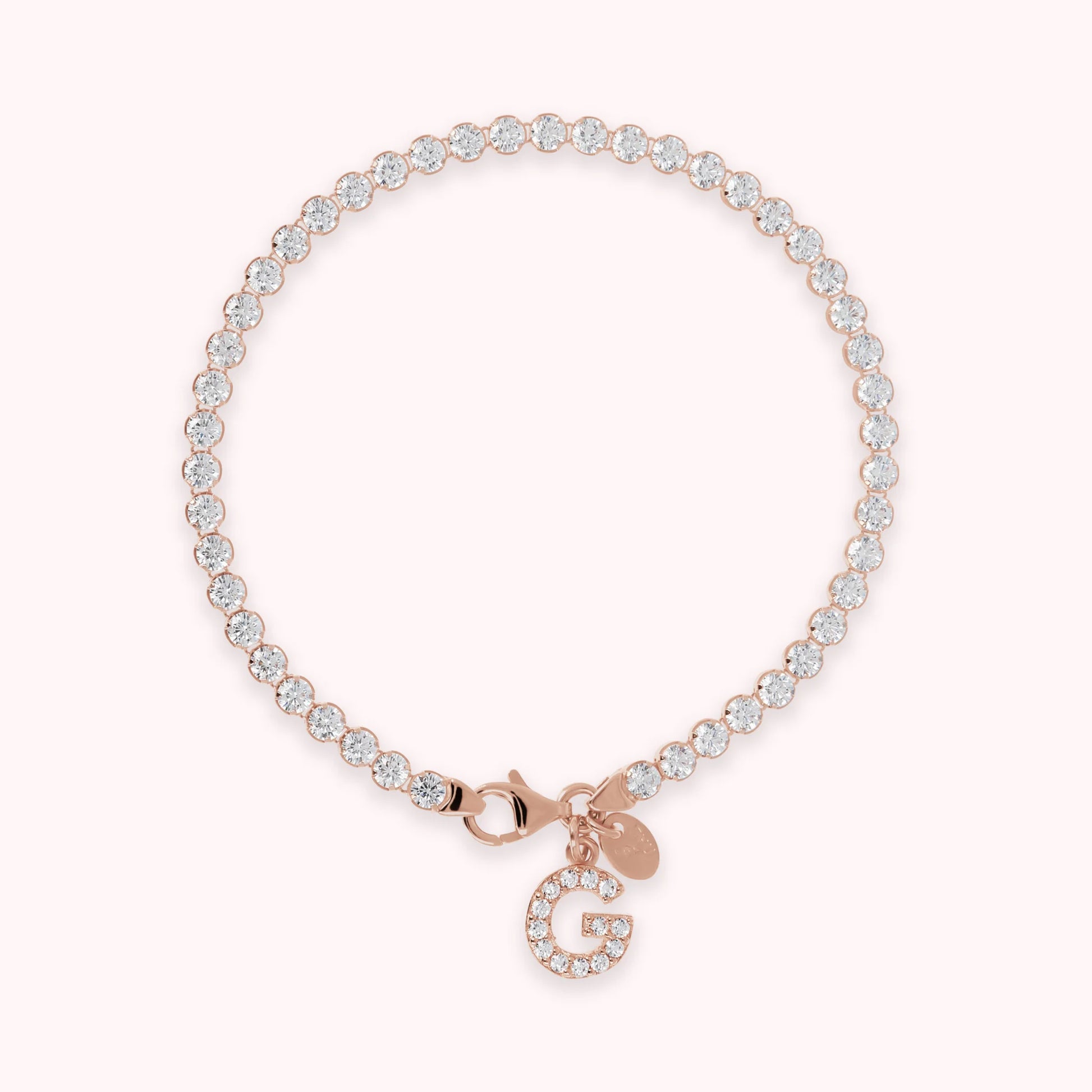 Tennis-Armband mit Zirkonia und Pavé-Buchstabenanhänger