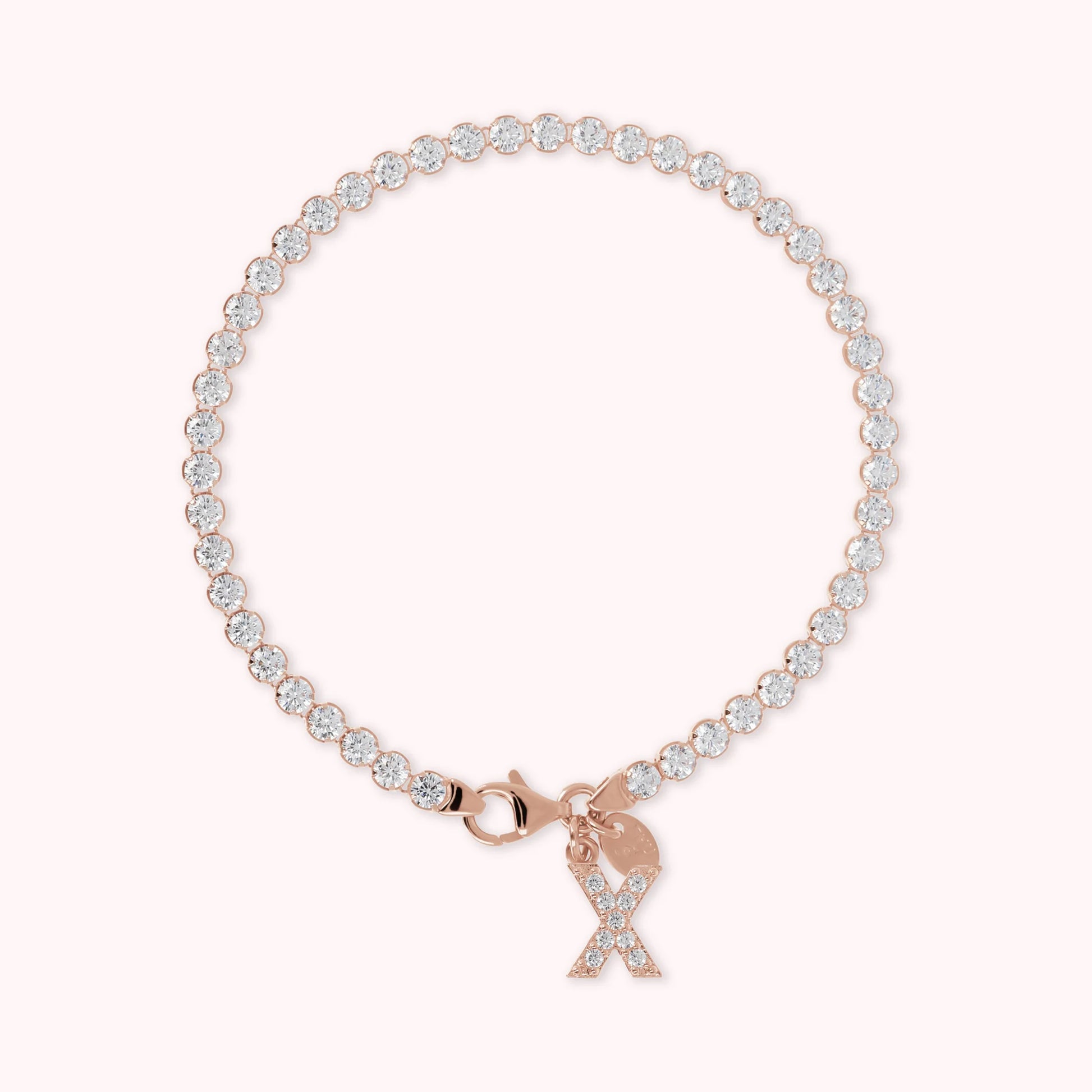 Tennis-Armband mit Zirkonia und Pavé-Buchstabenanhänger