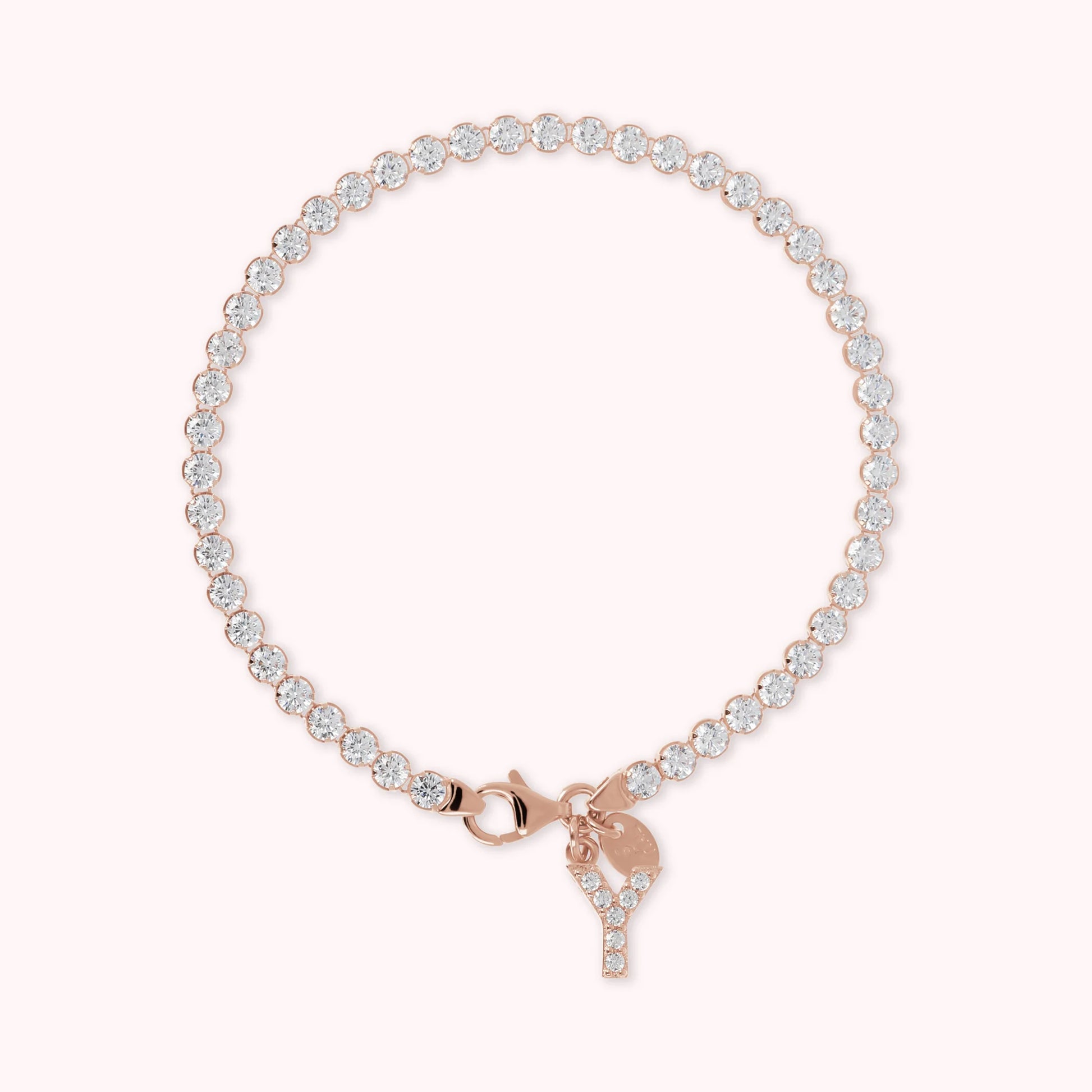 Tennis-Armband mit Zirkonia und Pavé-Buchstabenanhänger