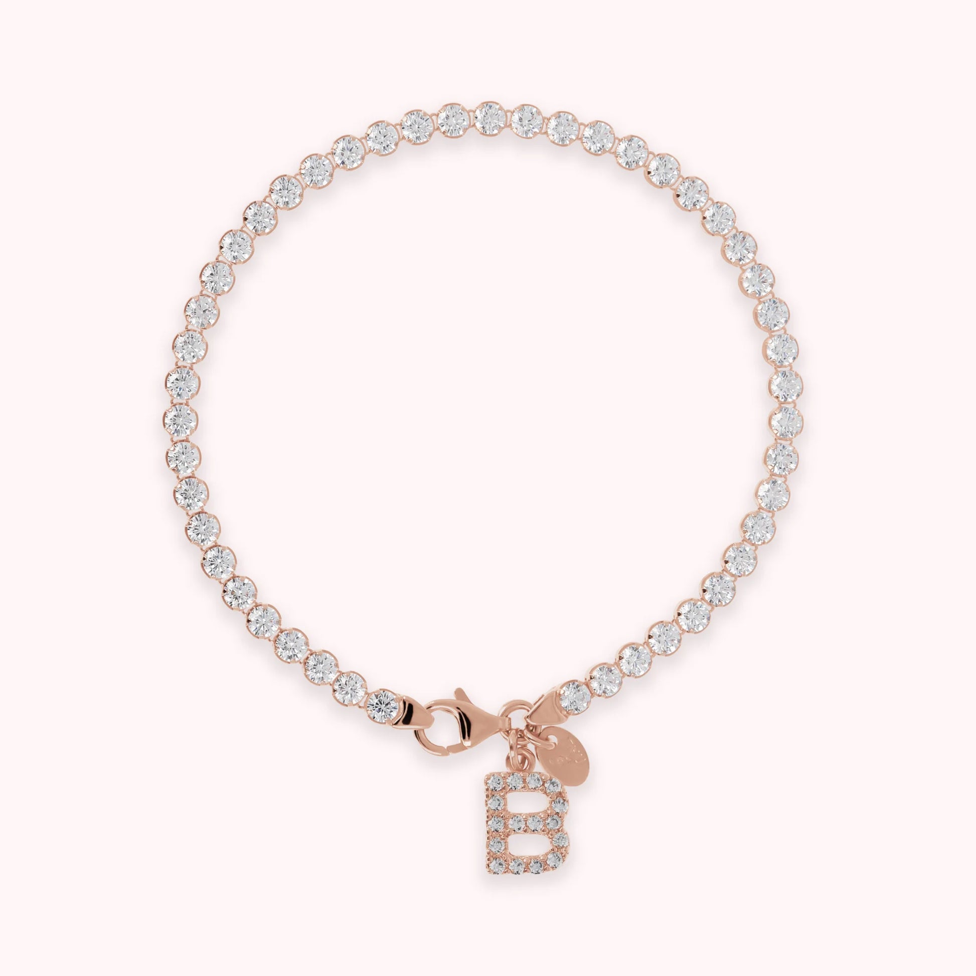 Tennis-Armband mit Zirkonia und Pavé-Buchstabenanhänger