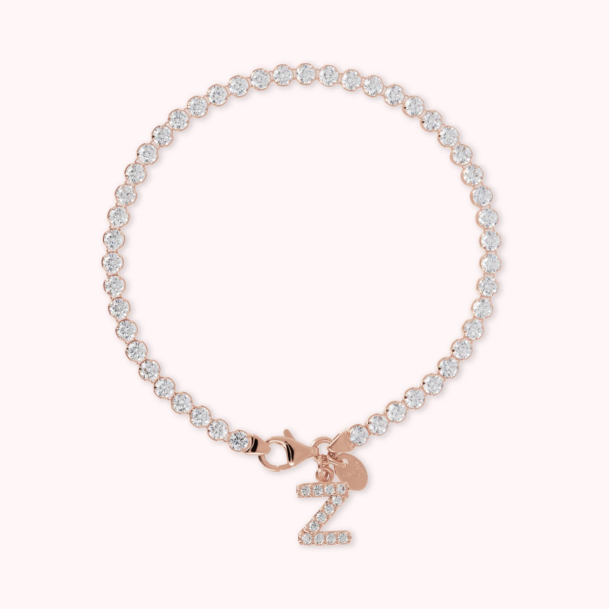 Tennis-Armband mit Zirkonia und Pavé-Buchstabenanhänger