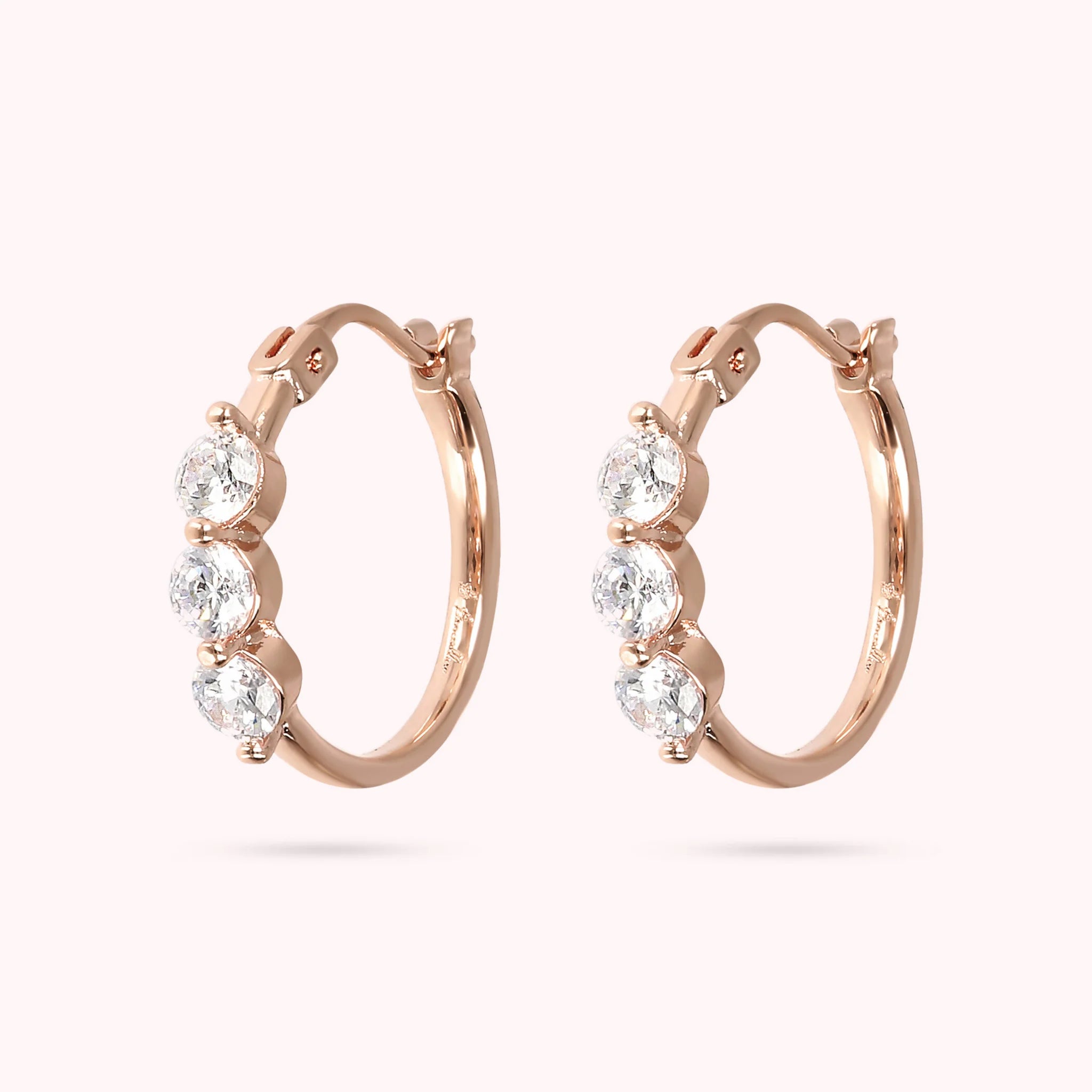 Orecchini a Cerchio con Tre Cubic Zirconia