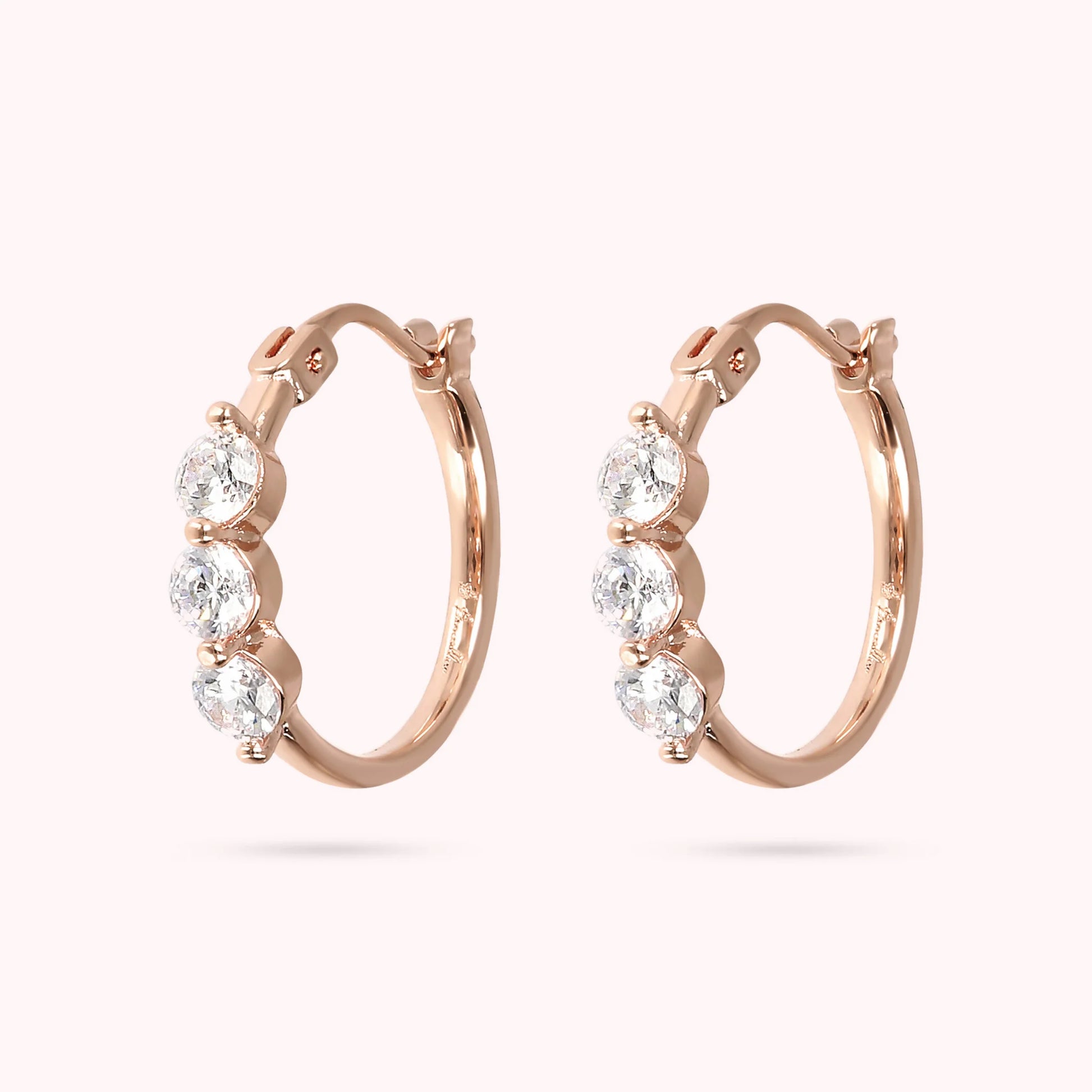 Orecchini a Cerchio con Tre Cubic Zirconia