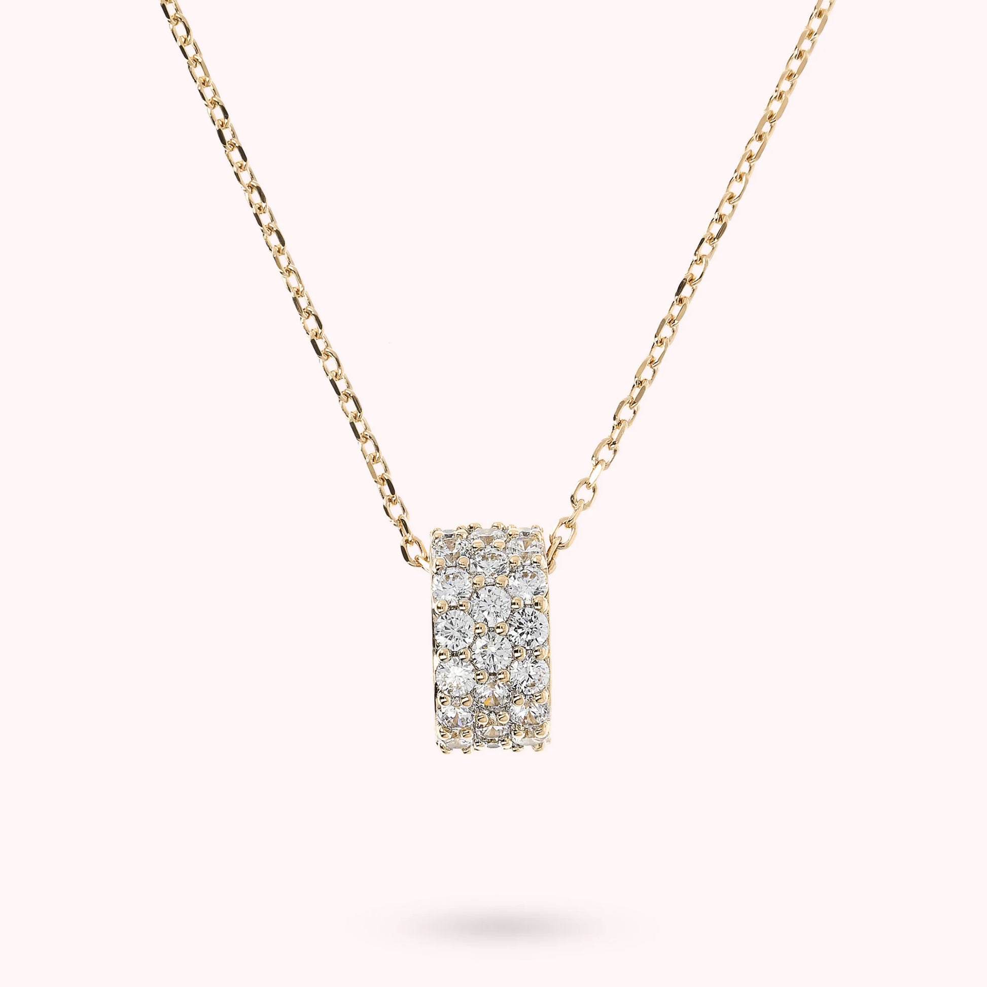 Collier doré chaîne forçat avec pendentif pavé en spinelle noir ou zircon cubique  
