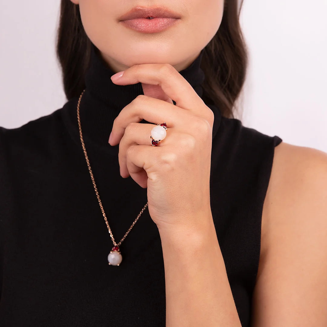 Bague de cocktail avec pierre naturelle et coeur en zircone cubique