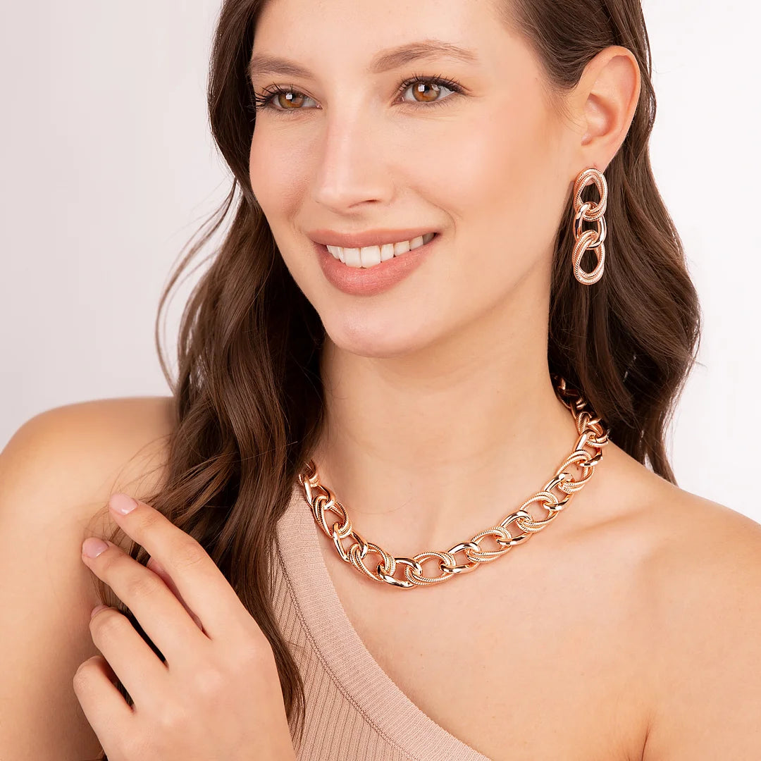 Choker Necklace with Curb Chain and Grooved Links