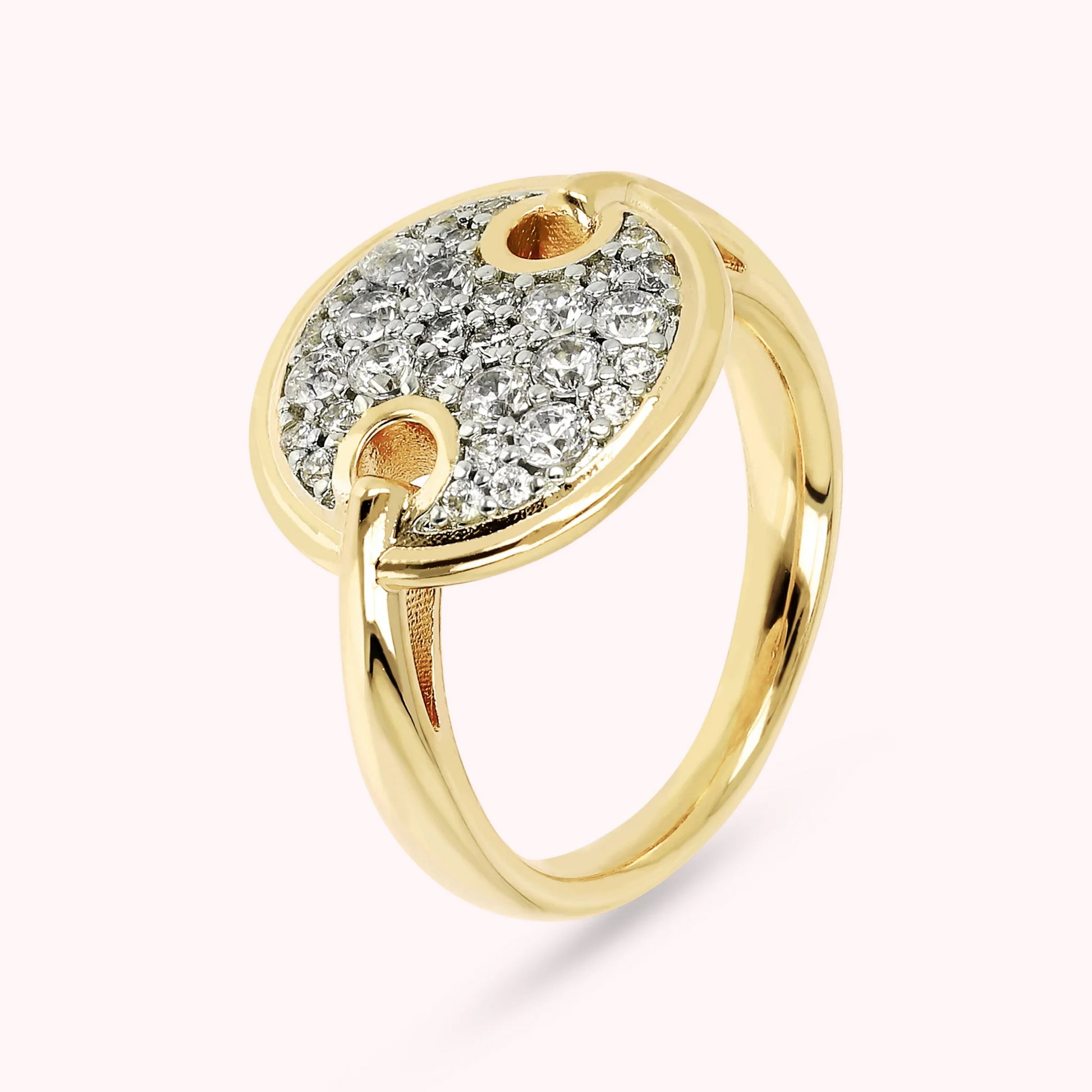Goldener Cocktailring mit rundem Cubic Zirkonia Pavé Element
