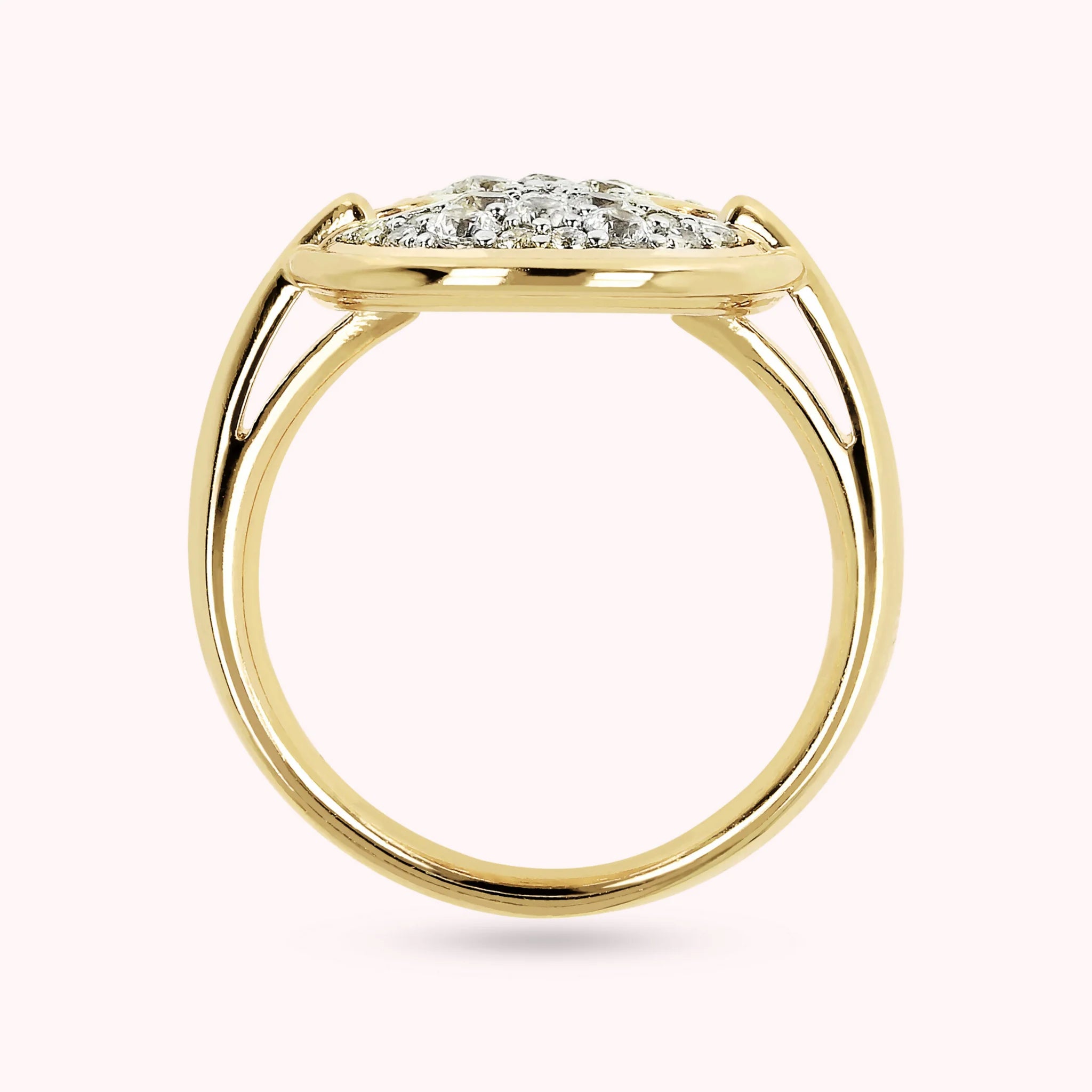 Goldener Cocktailring mit rundem Cubic Zirkonia Pavé Element