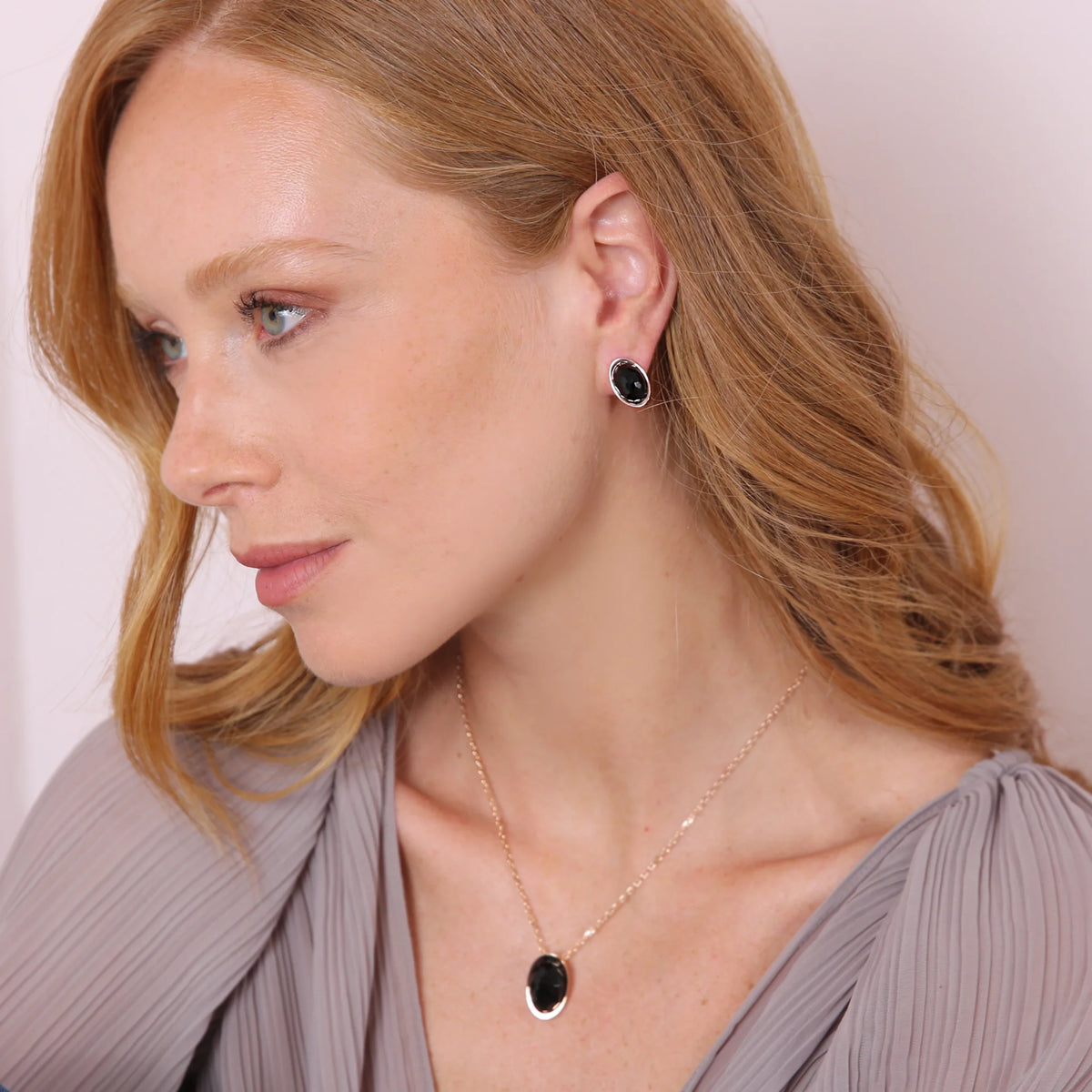Boucles d'oreilles lobe avec pierre naturelle ovale facettée