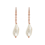 Boucles d'oreilles pendantes avec chaîne Rolo et perles baroques d'eau douce blanches