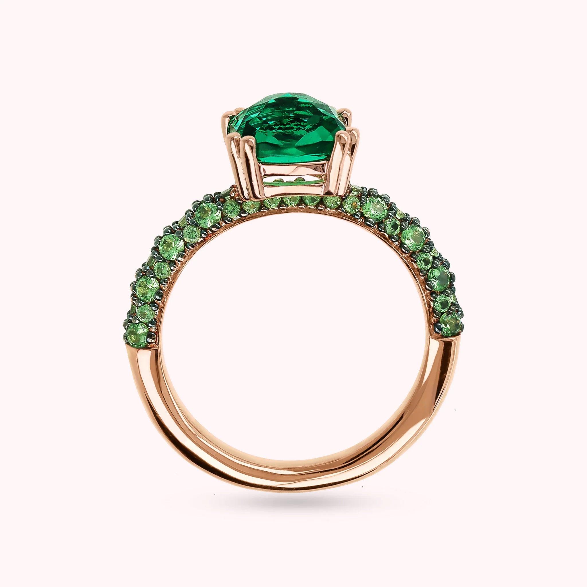 Anello Solitario con Prisma Gem Quadrata e Pavé