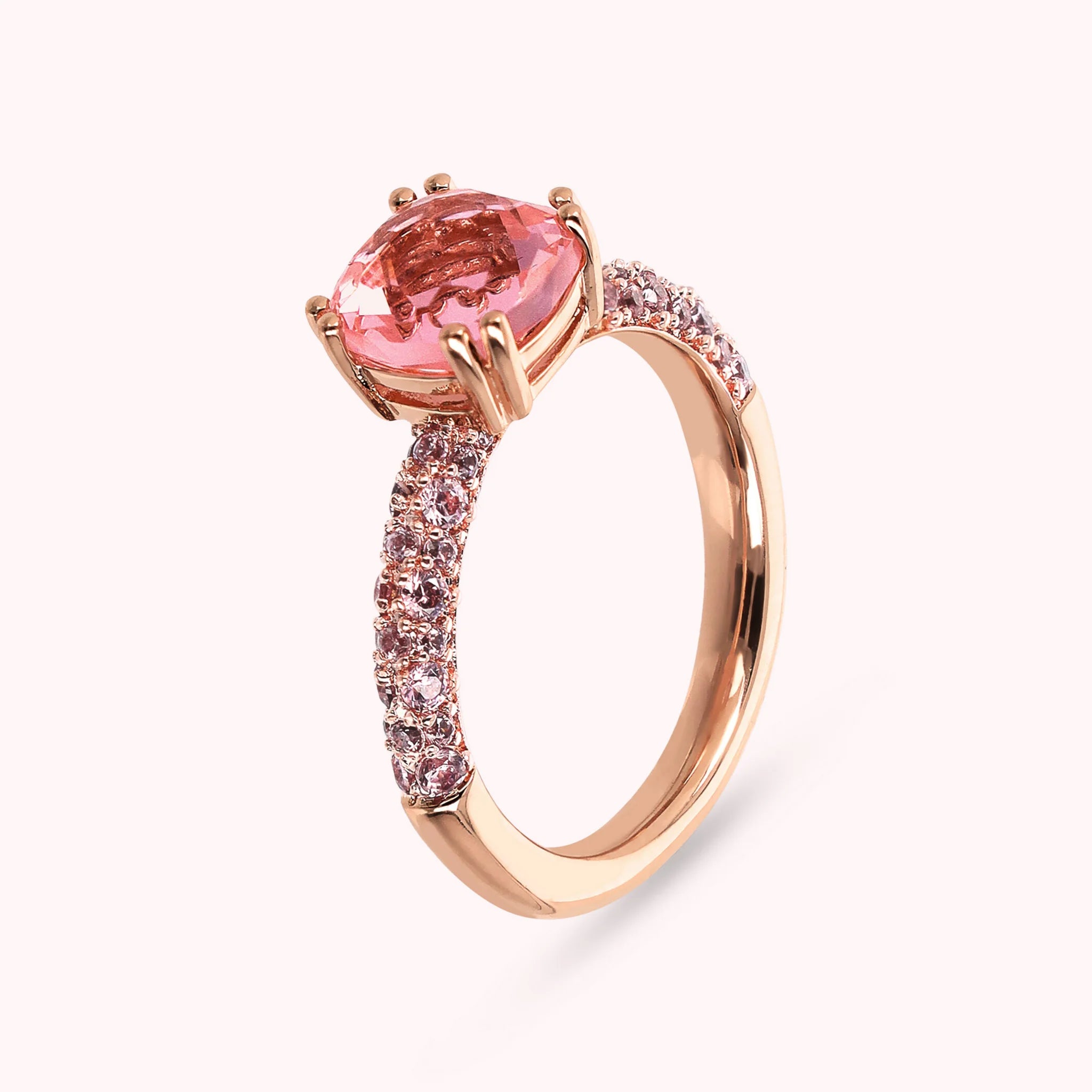 Anello Solitario con Prisma Gem Quadrata e Pavé