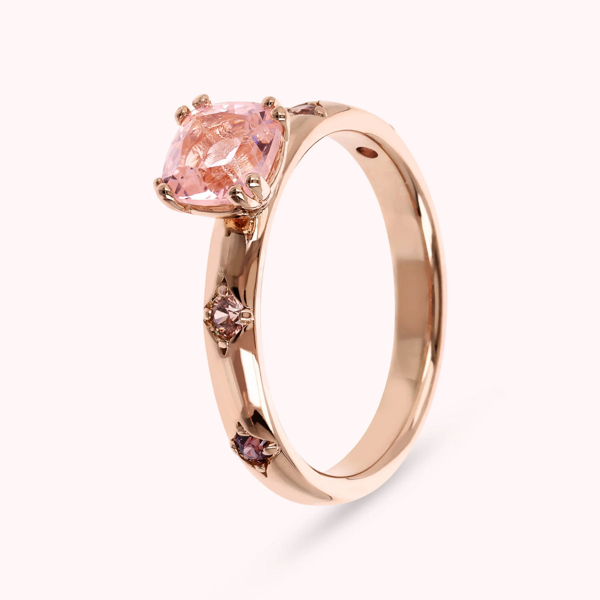 Étoile Solitär-Ring mit kissenförmigem Prisma-Gem-Schliff