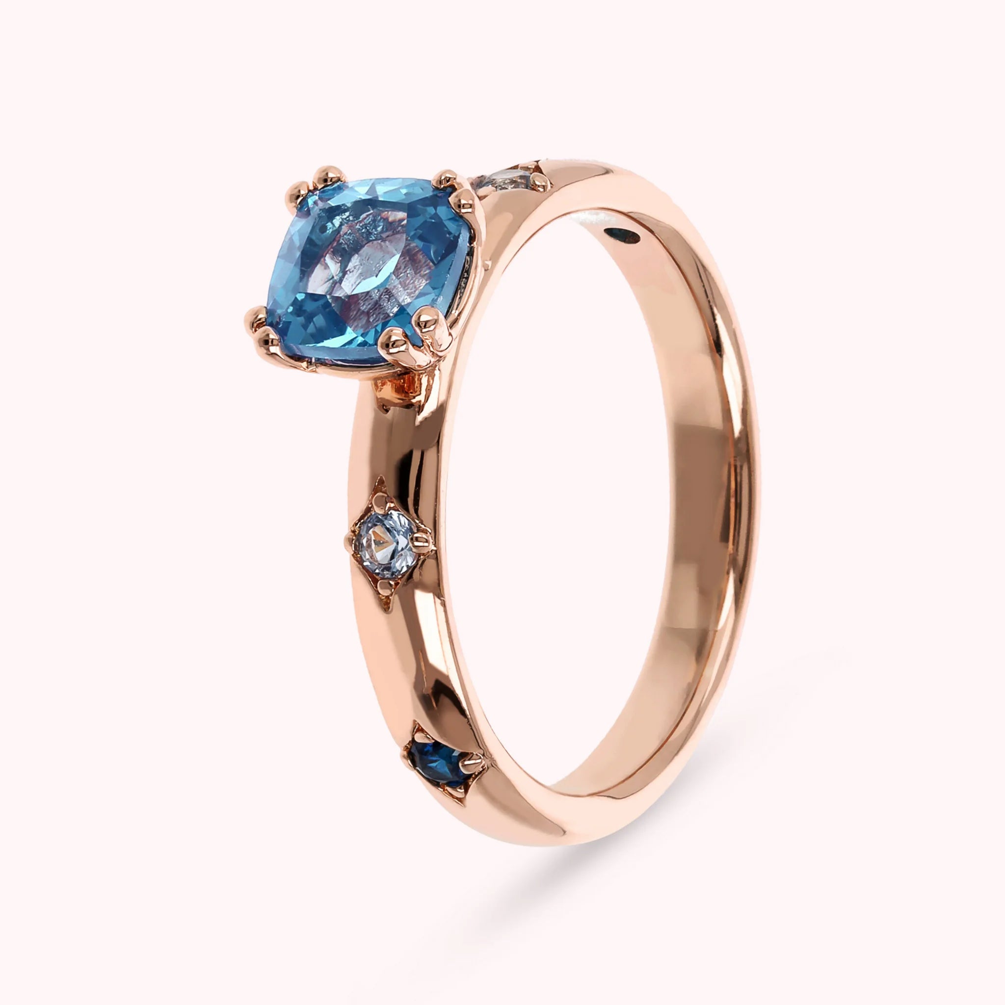 Anello Solitario Étoile con Prisma Gem Taglio a Cuscino