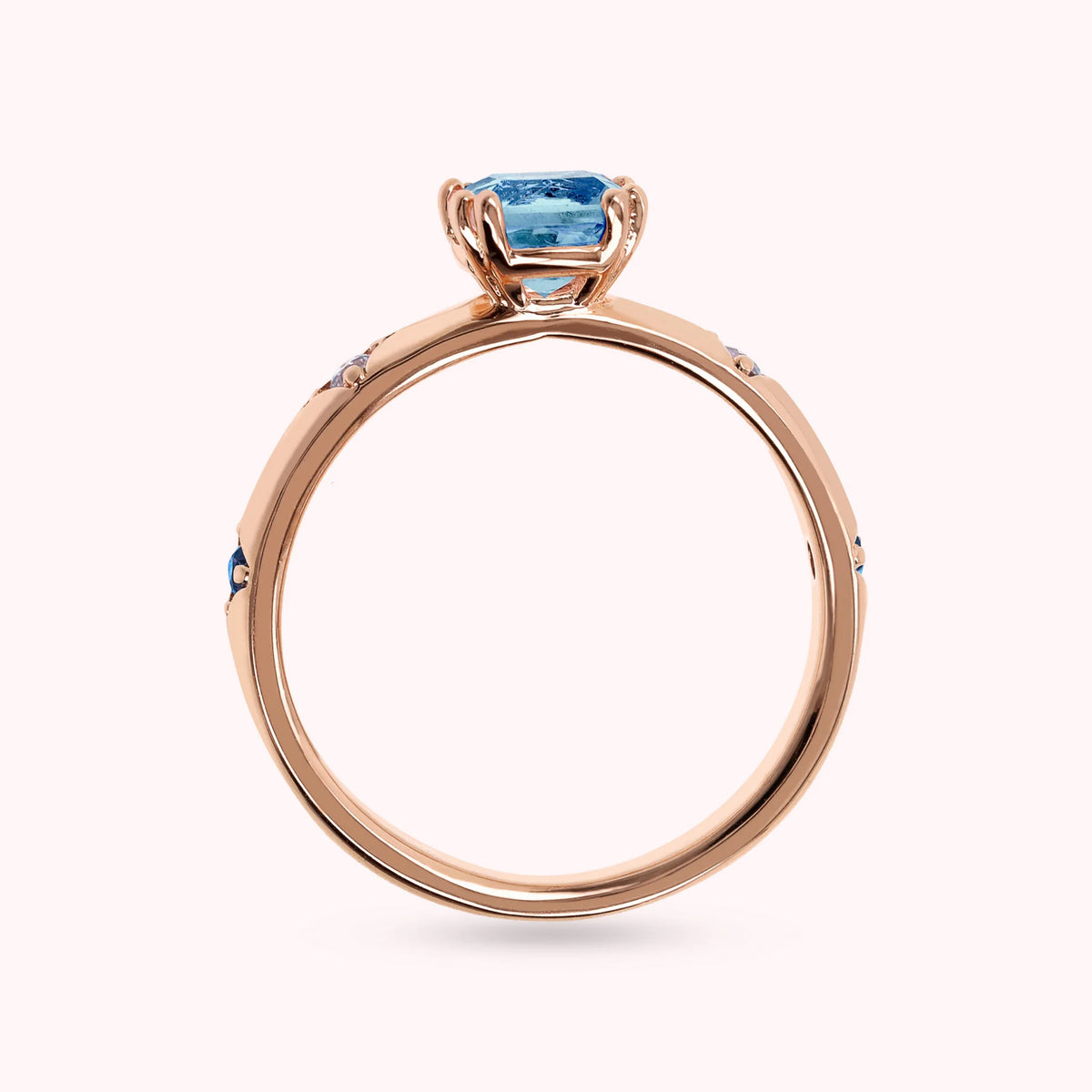 Étoile Solitär-Ring mit kissenförmigem Prisma-Gem-Schliff