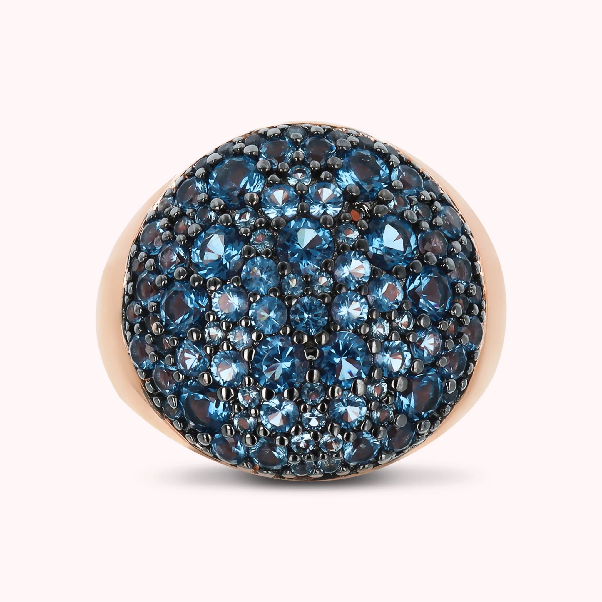 Bague chevalière avec pavé rond en zircon cubique