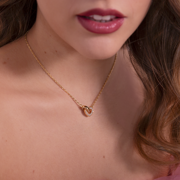 Goldene Halskette mit Pavé-Herzanhänger und ovalem Glied