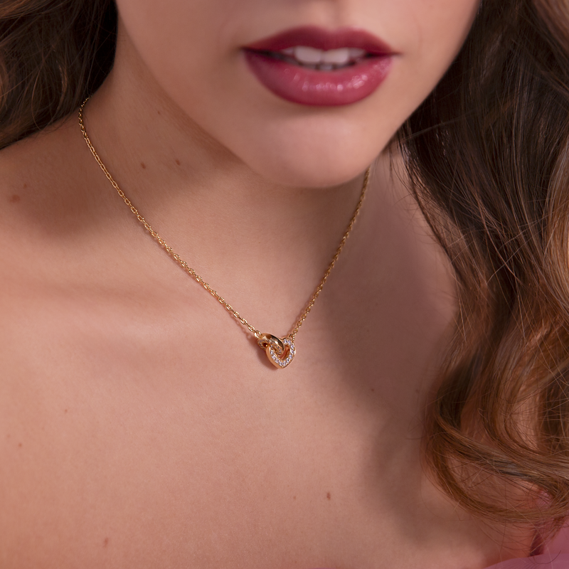 Goldene Halskette mit Pavé-Herzanhänger und ovalem Glied