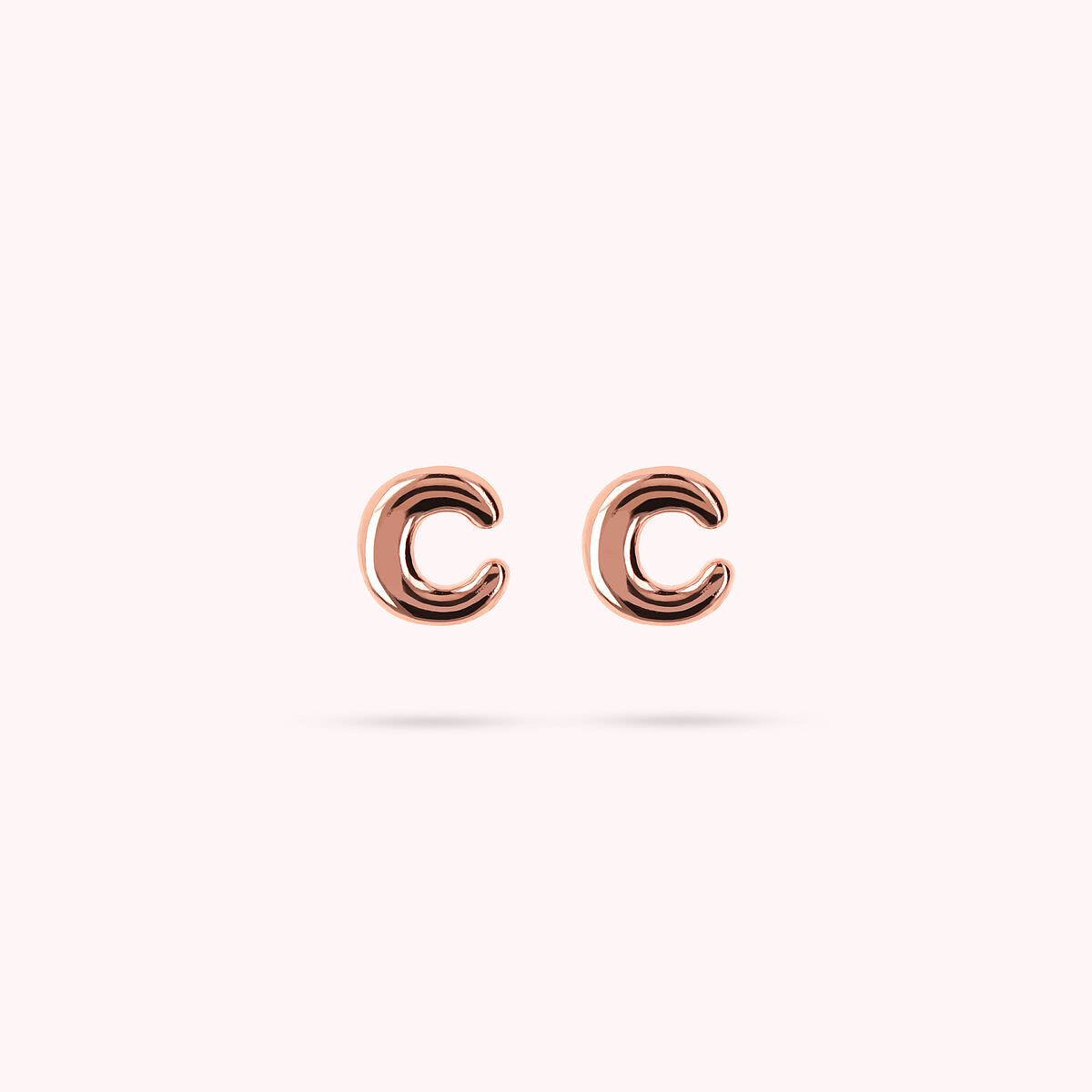 Ohrstecker mit Buchstaben