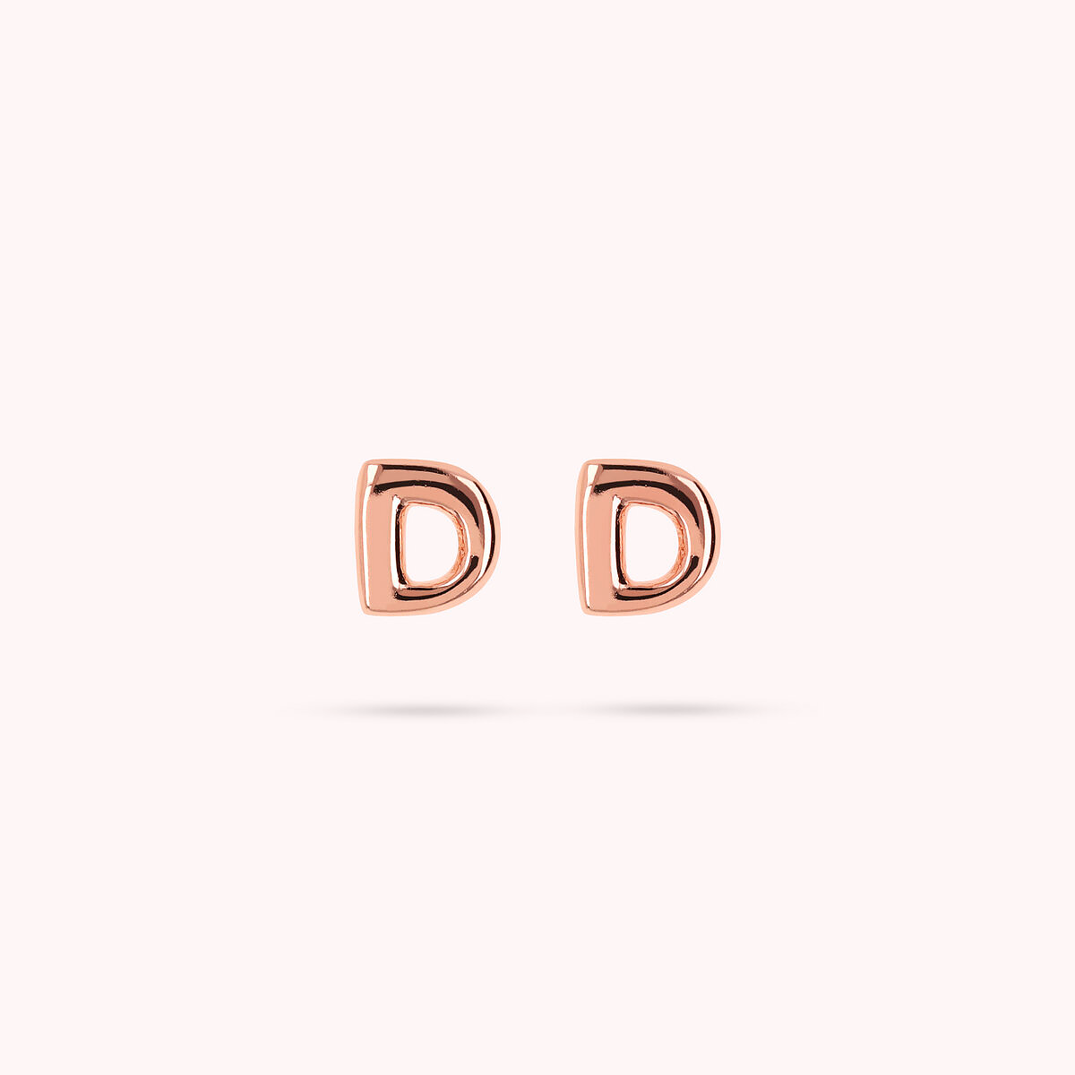 Ohrstecker mit Buchstaben