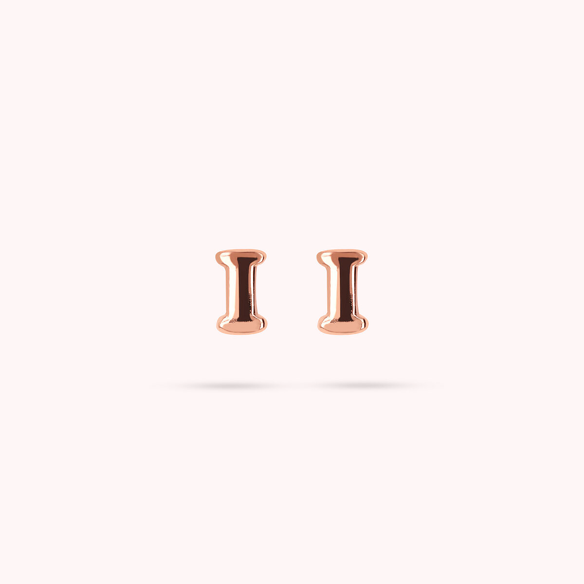 Ohrstecker mit Buchstaben