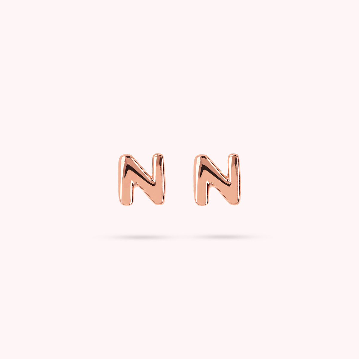 Ohrstecker mit Buchstaben