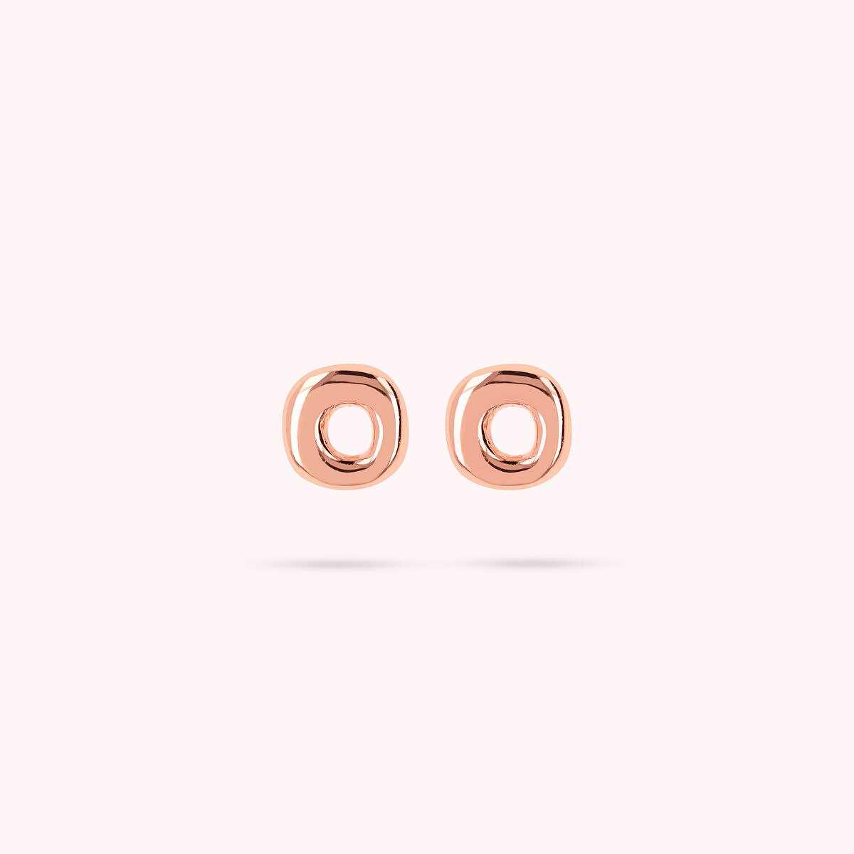 Ohrstecker mit Buchstaben