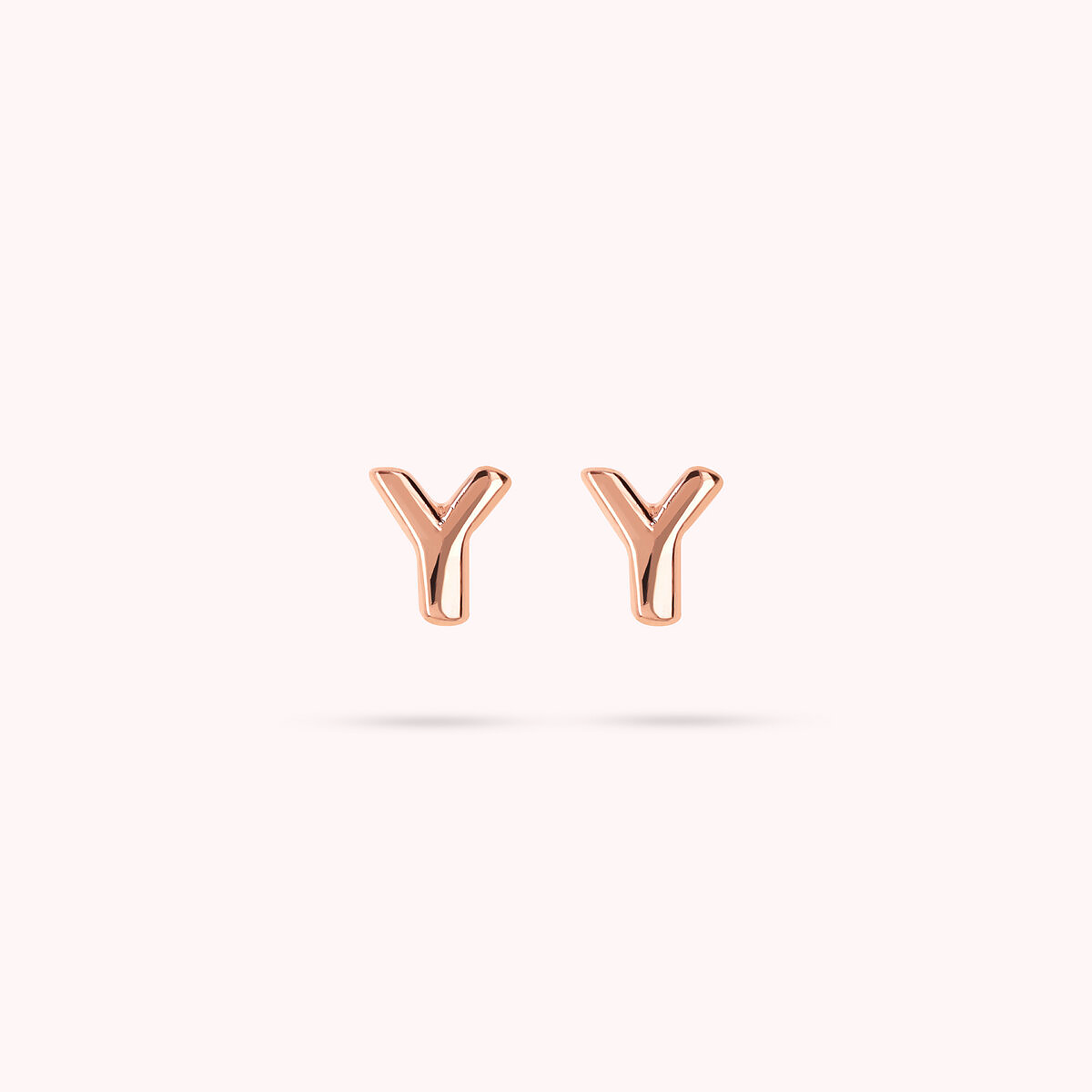 Ohrstecker mit Buchstaben