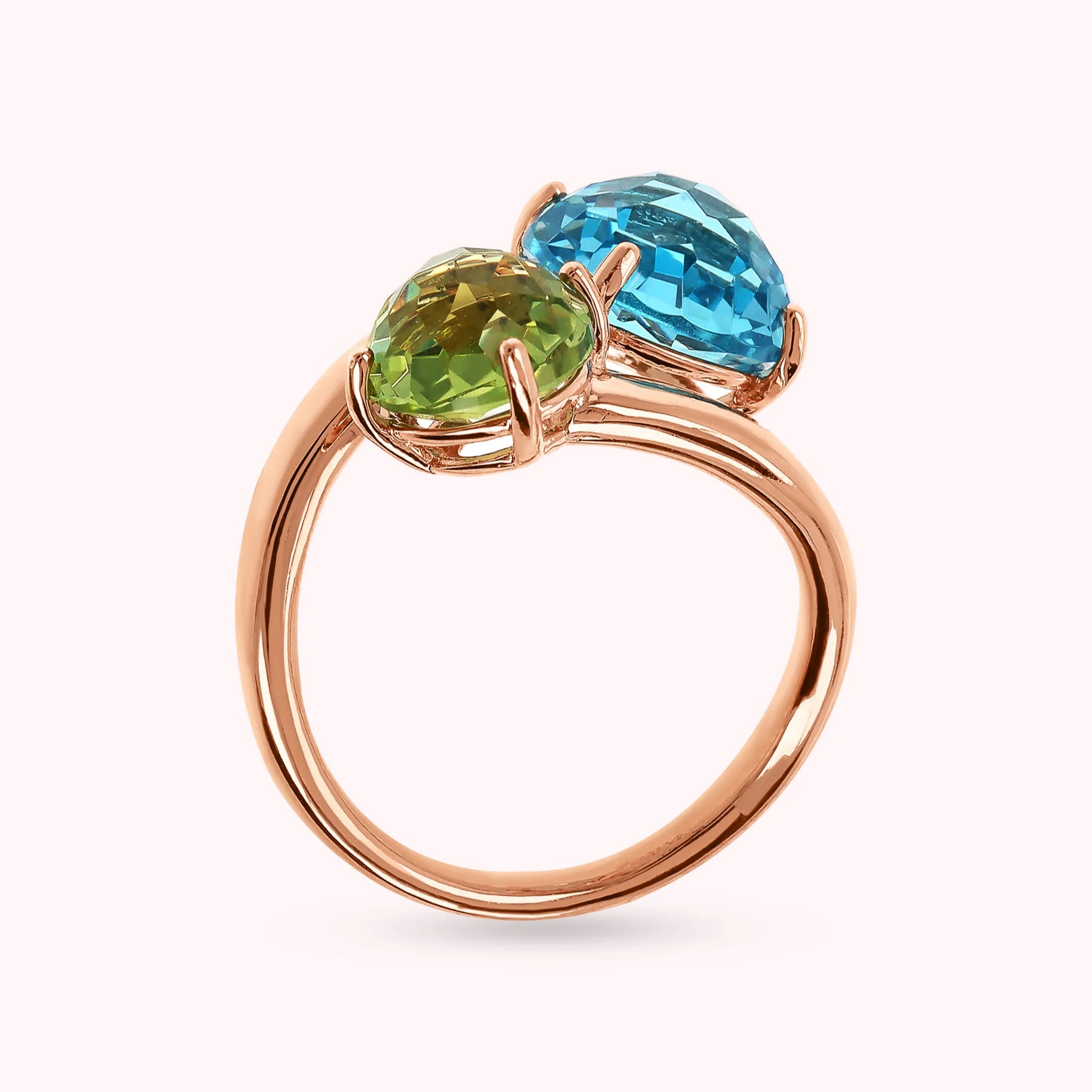 Anello Essentiel Contrarié con Prisma Gem Taglio Mosaico