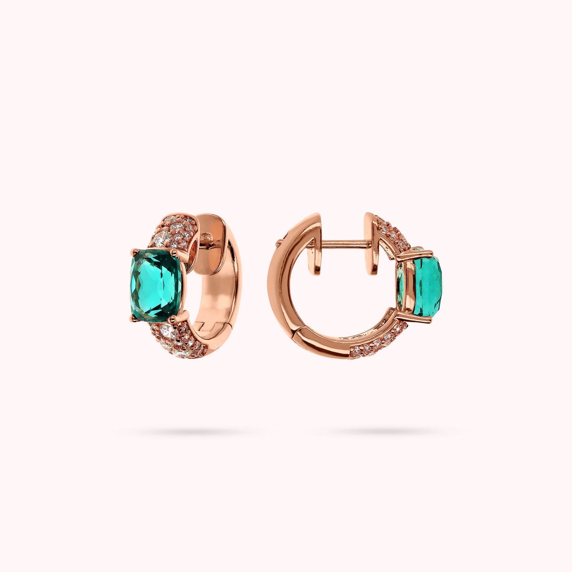 Créoles avec pavé de pierres précieuses taillées en mosaïque et de zircon cubique