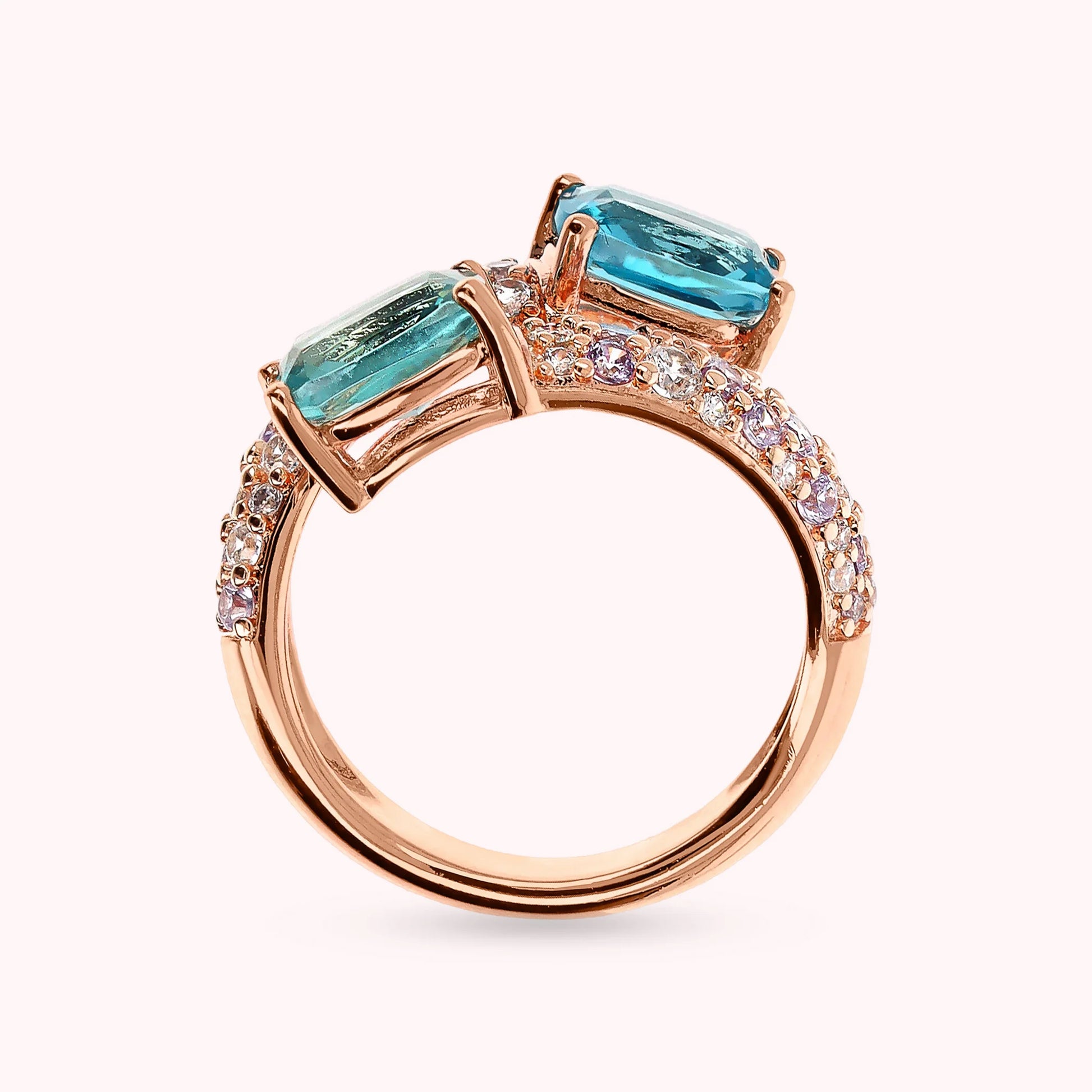 Contrarié-Ring mit Mosaik im Prismenschliff und Zirkonia-Pavé
