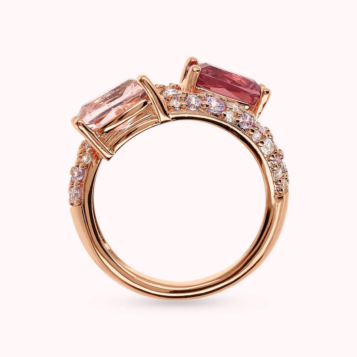 Contrarié-Ring mit Mosaik im Prismenschliff und Zirkonia-Pavé