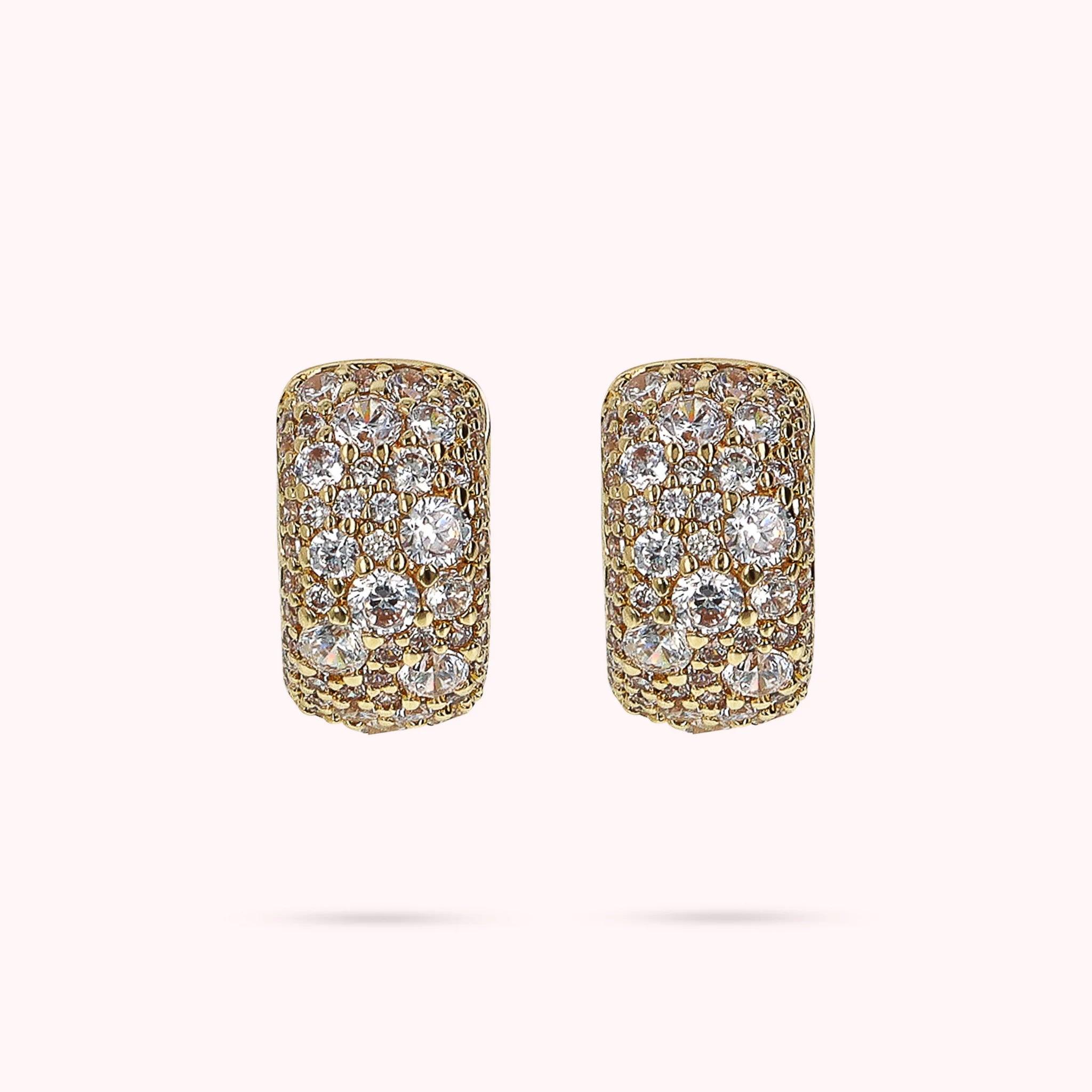 Goldene Cubic Zirkonia Pavé-Ohrringe