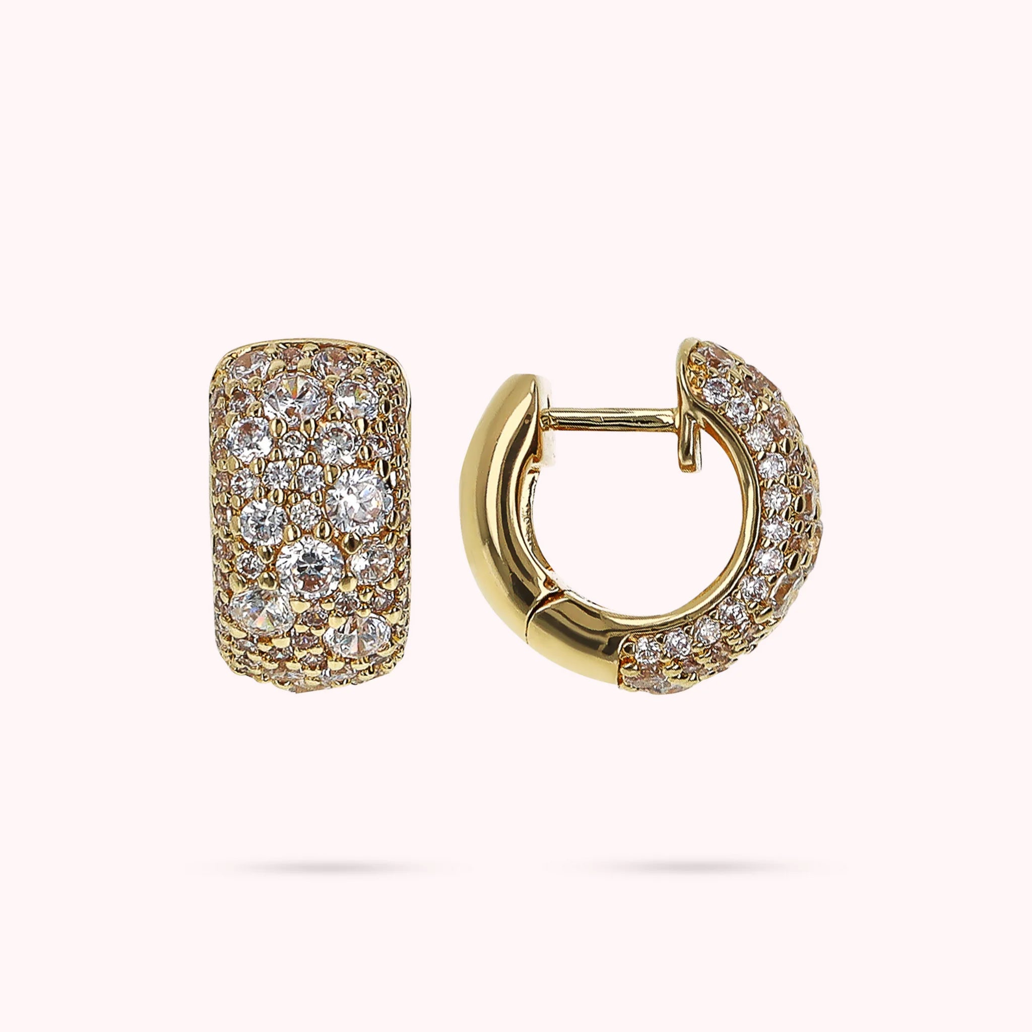 Goldene Cubic Zirkonia Pavé-Ohrringe