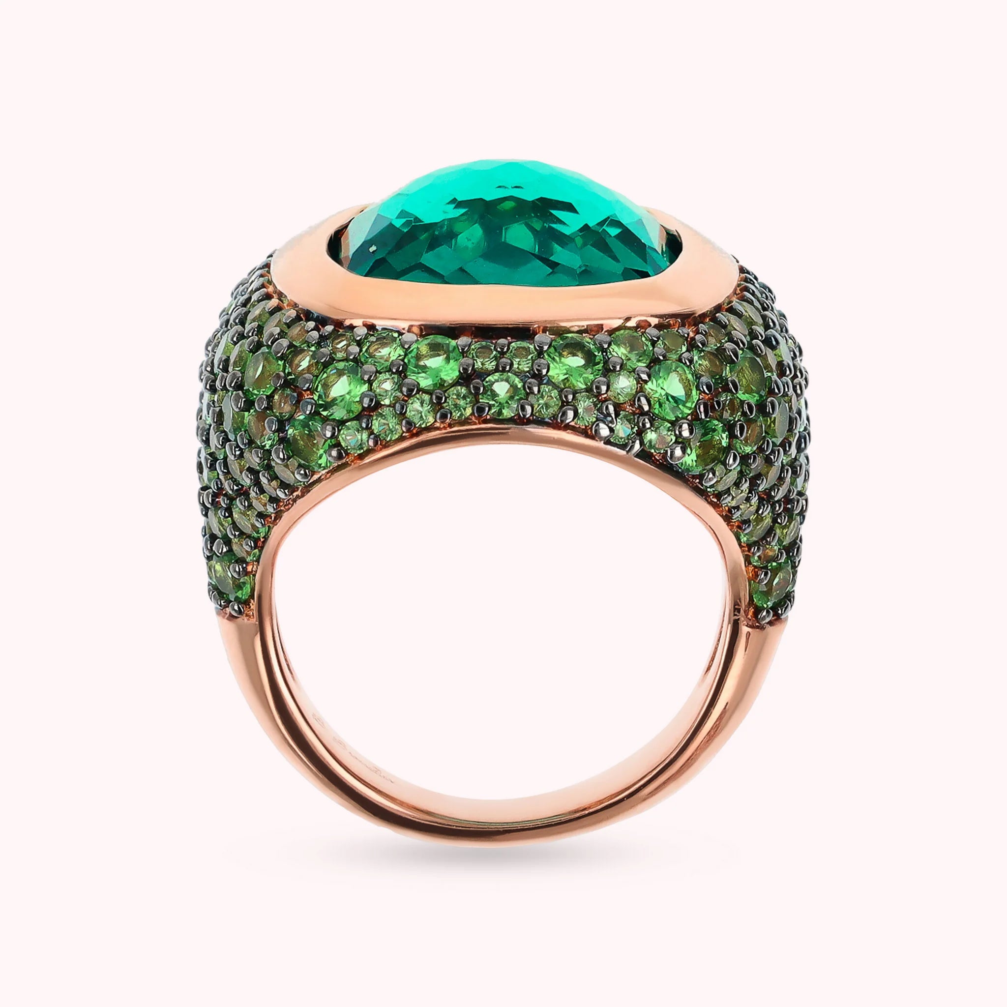 Bague Chevalier avec pavé de pierres précieuses Prisma et de zircon cubique