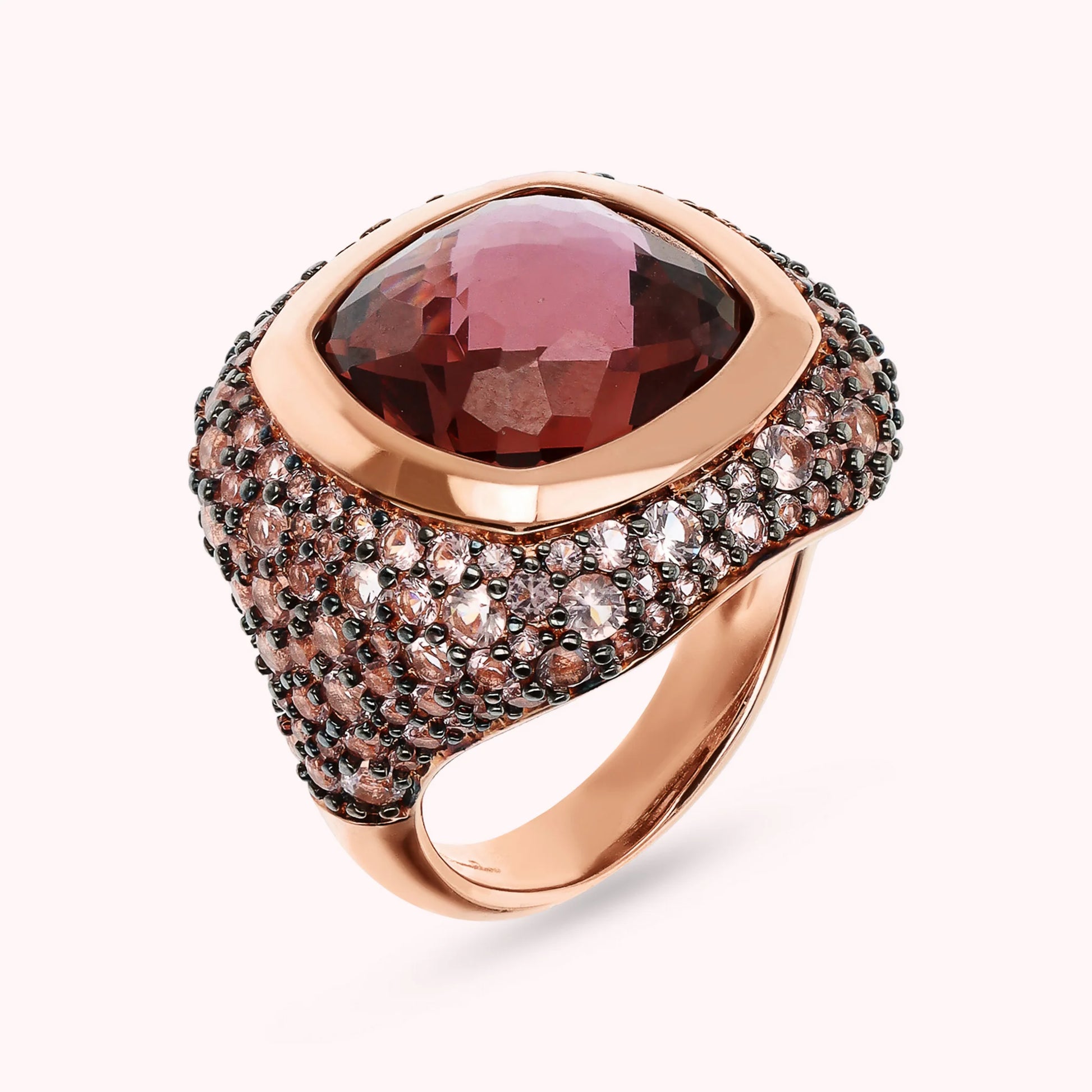 Bague Chevalier avec pavé de pierres précieuses Prisma et de zircon cubique