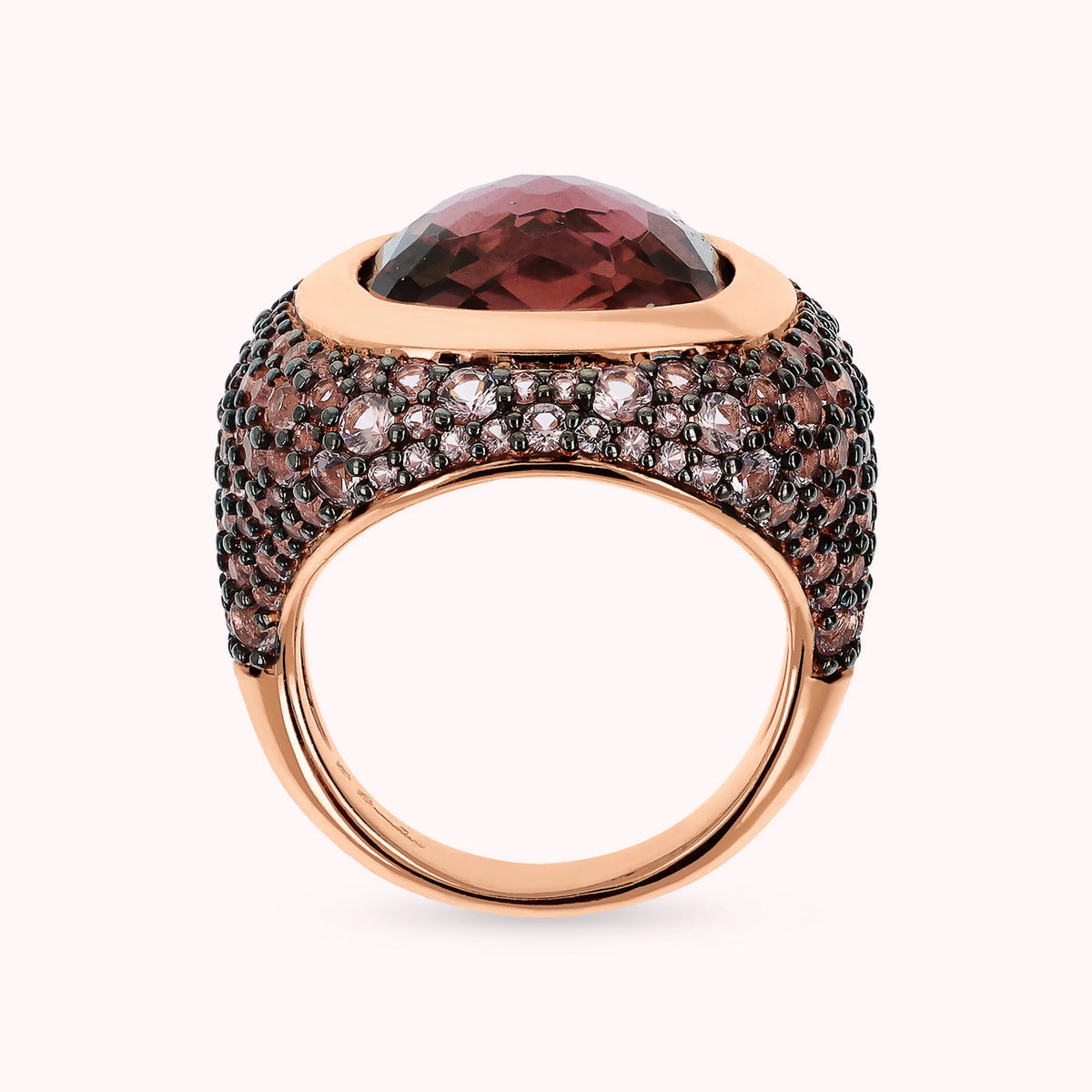 Bague Chevalier avec pavé de pierres précieuses Prisma et de zircon cubique