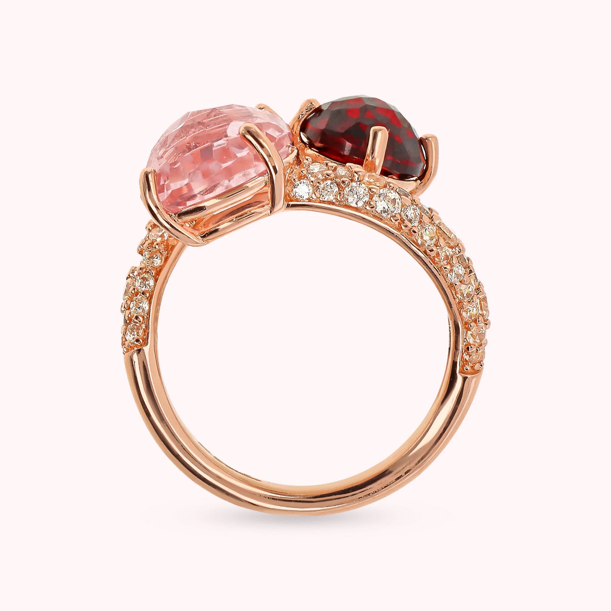 Anello Contrarié con Prisma Gem Tonde e Pavé di Cubic Zirconia