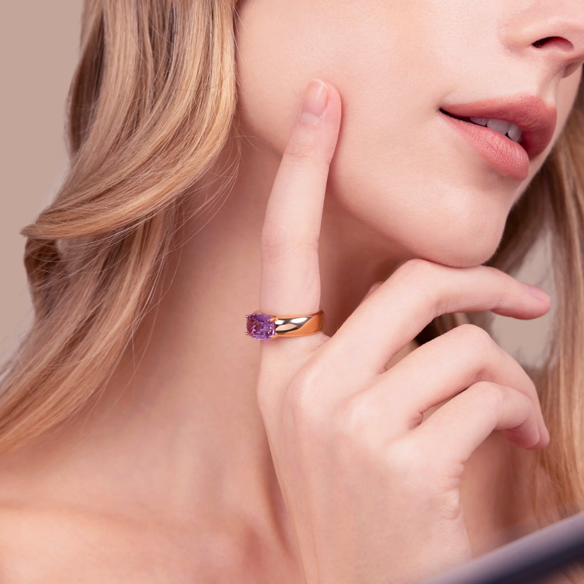 Anello Essentiel a Fascia con Prisma Gem Taglio Mosaico