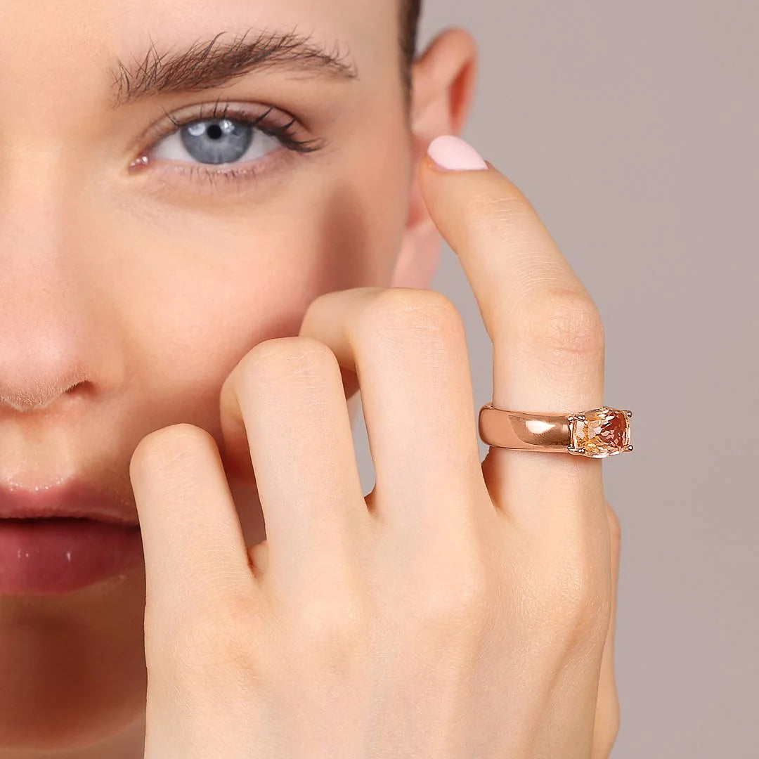 Anello Essentiel a Fascia con Prisma Gem Taglio Mosaico