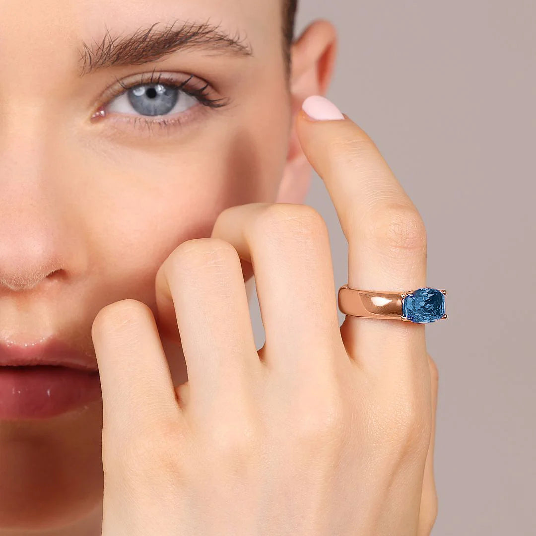 Anello Essentiel a Fascia con Prisma Gem Taglio Mosaico