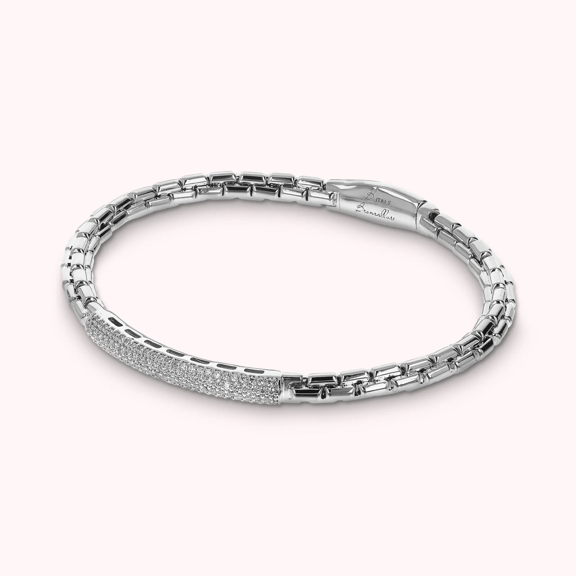 Weißes halbstarres venezianisches Maschenarmband mit Cubic-Zirkonia-Pavé-Plakette
